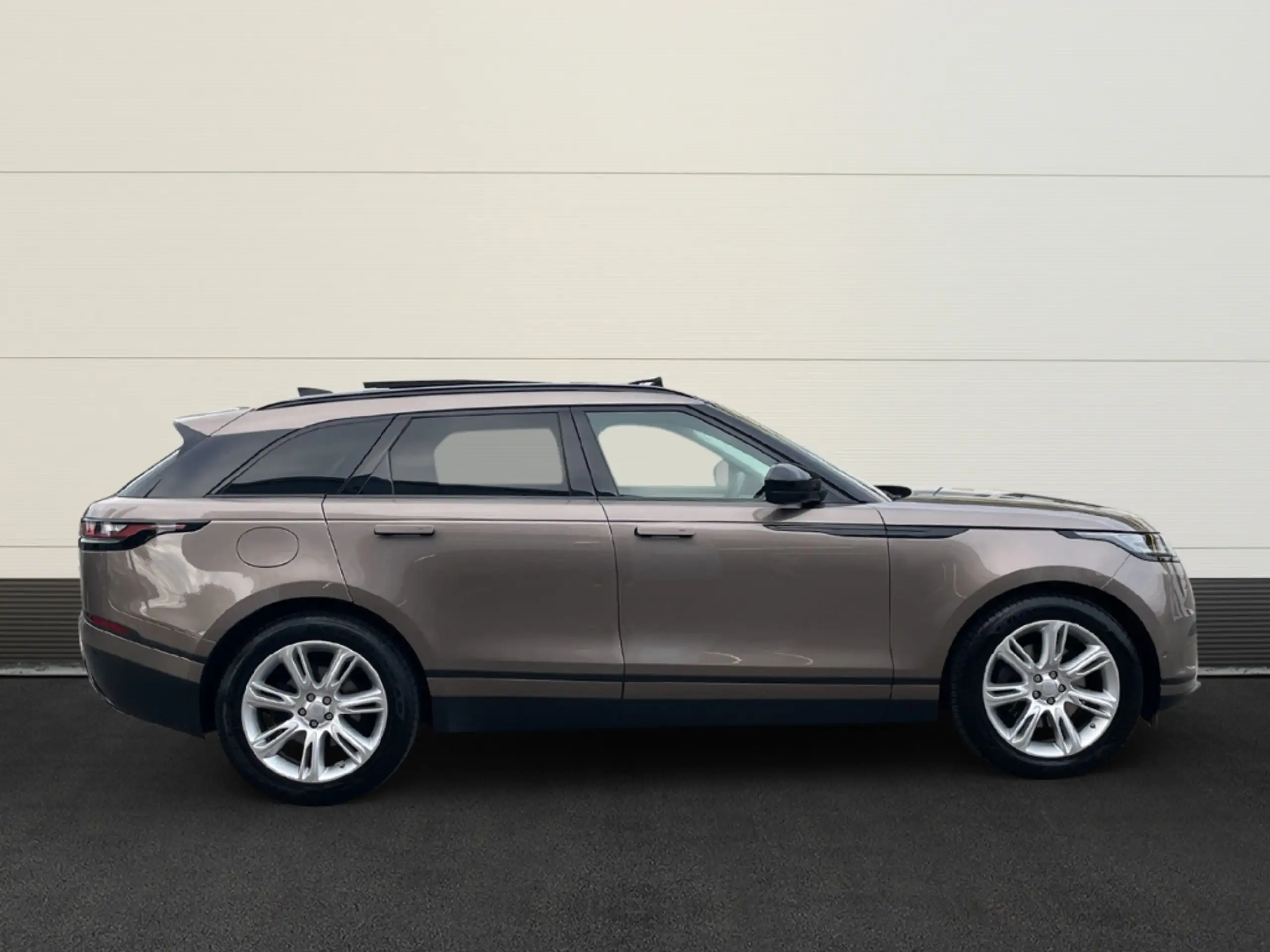 Land Rover - Range Rover Velar