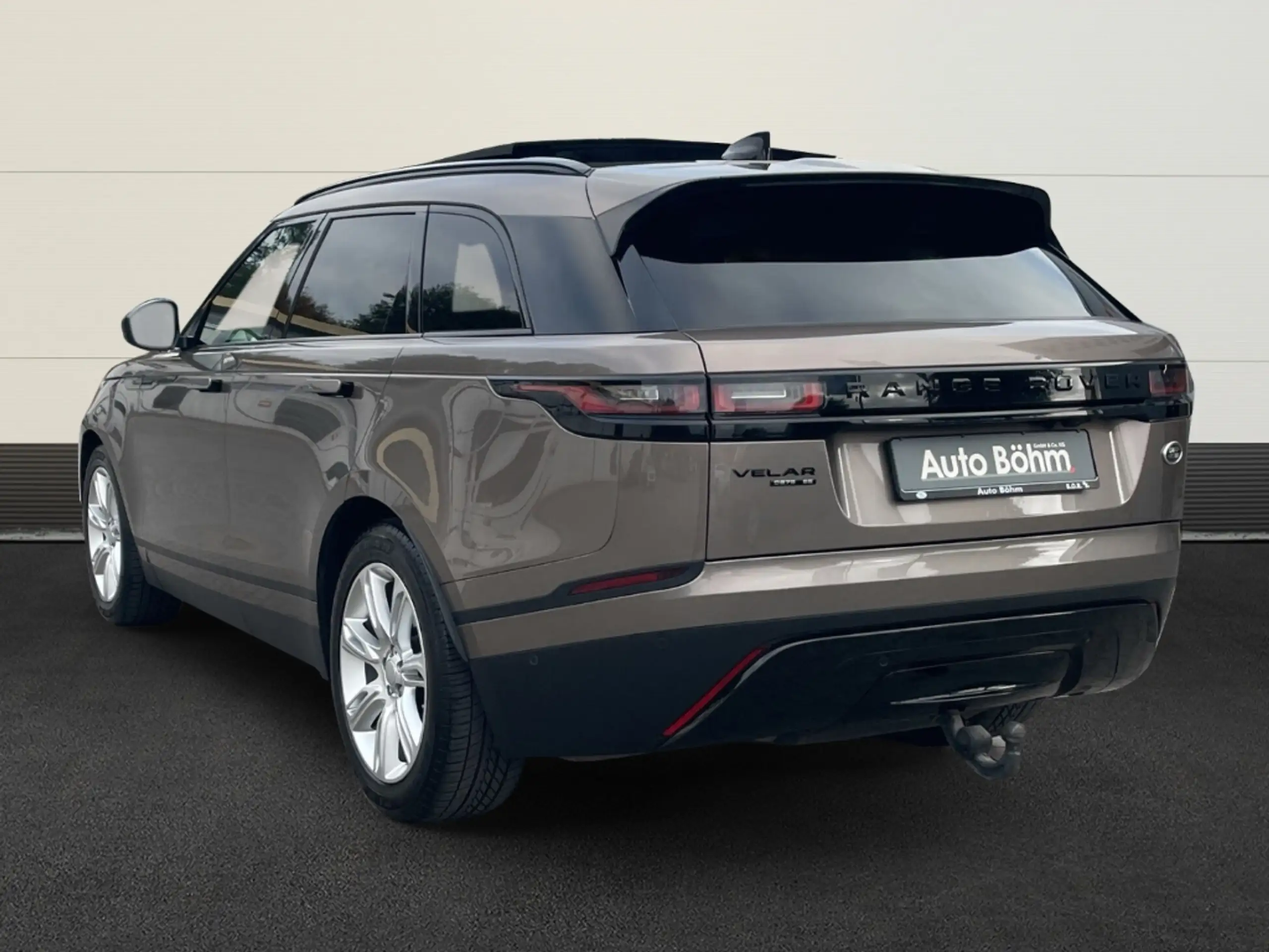 Land Rover - Range Rover Velar