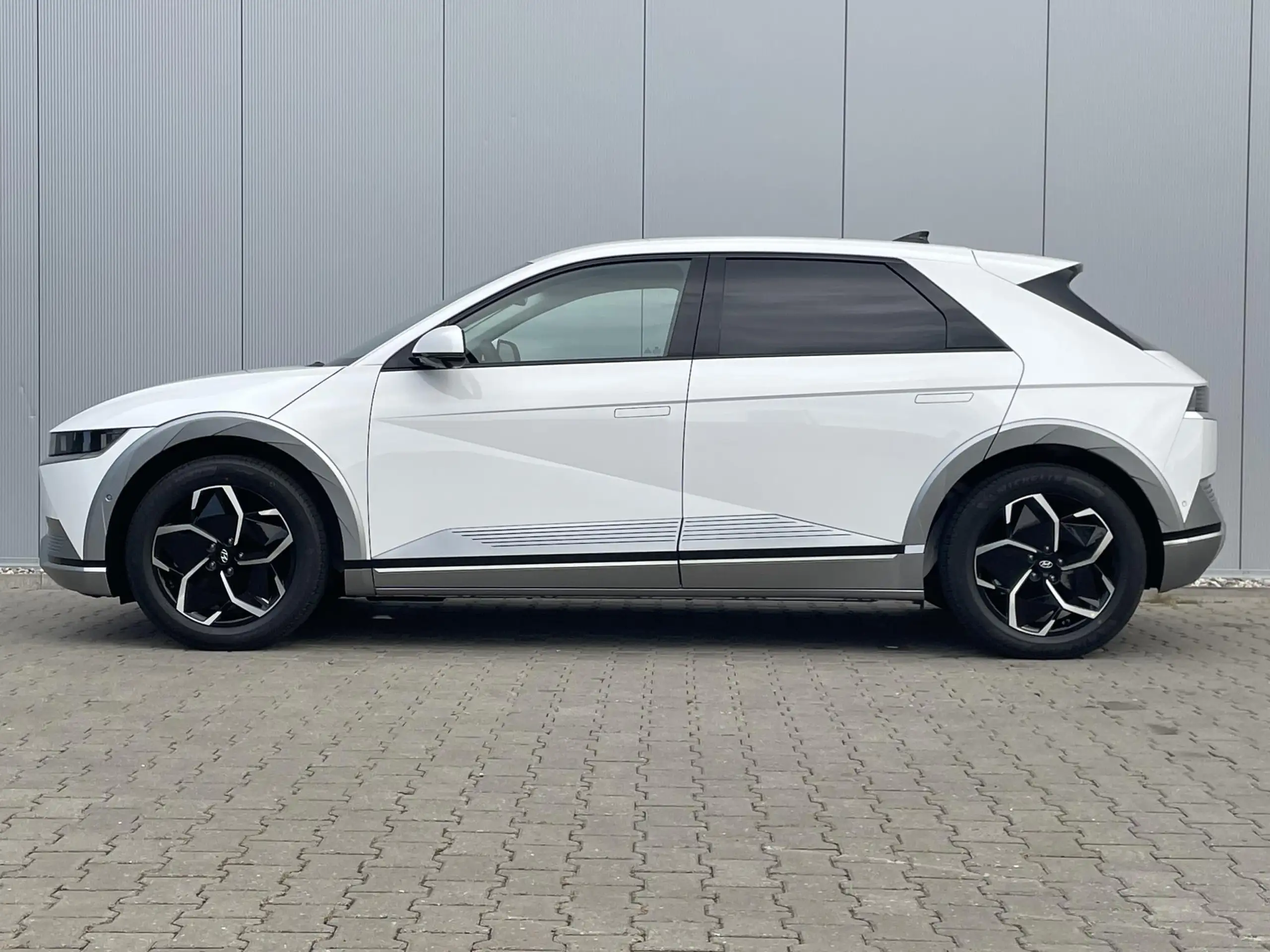 Hyundai - IONIQ 5