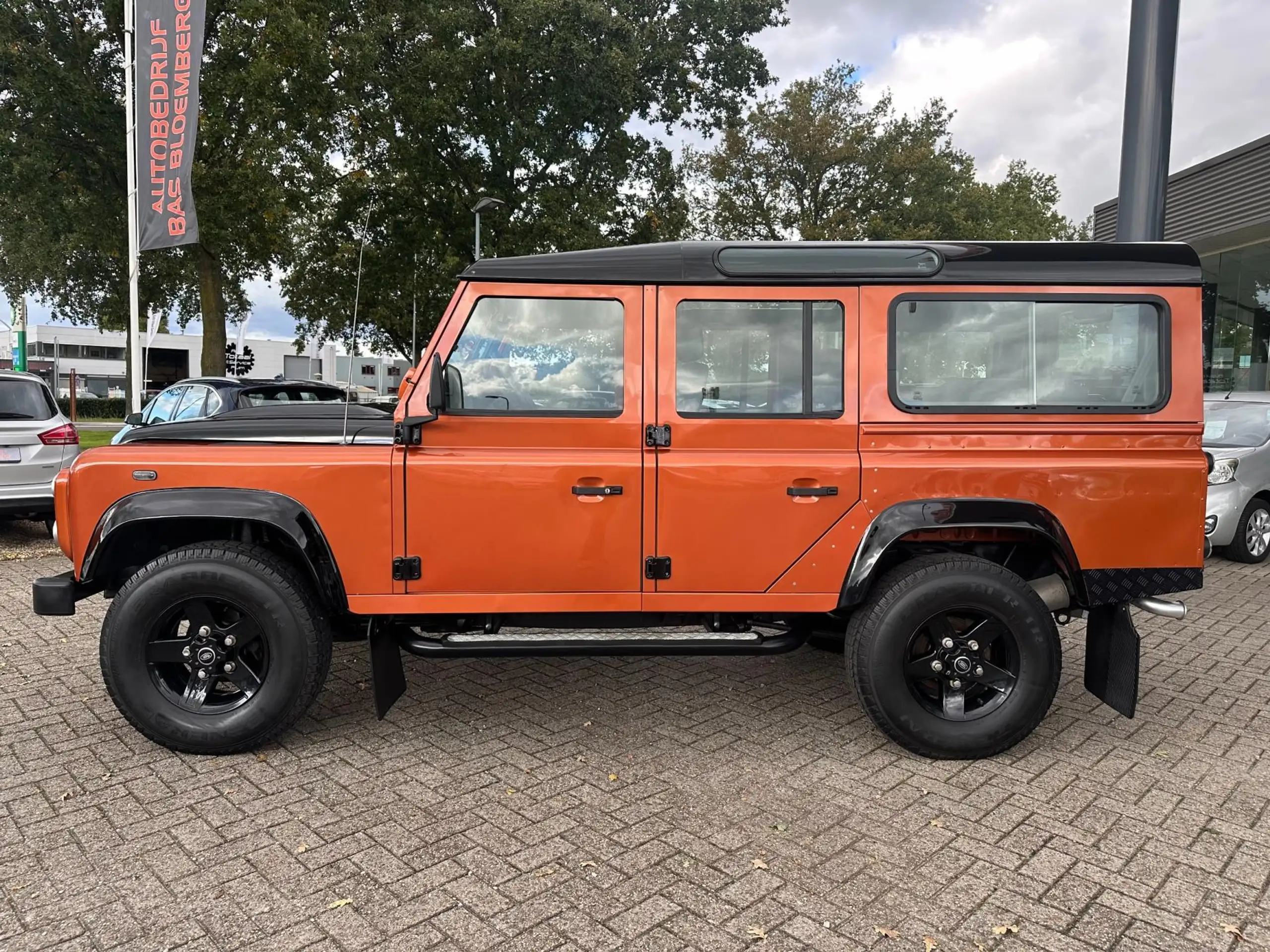 Land Rover - Defender