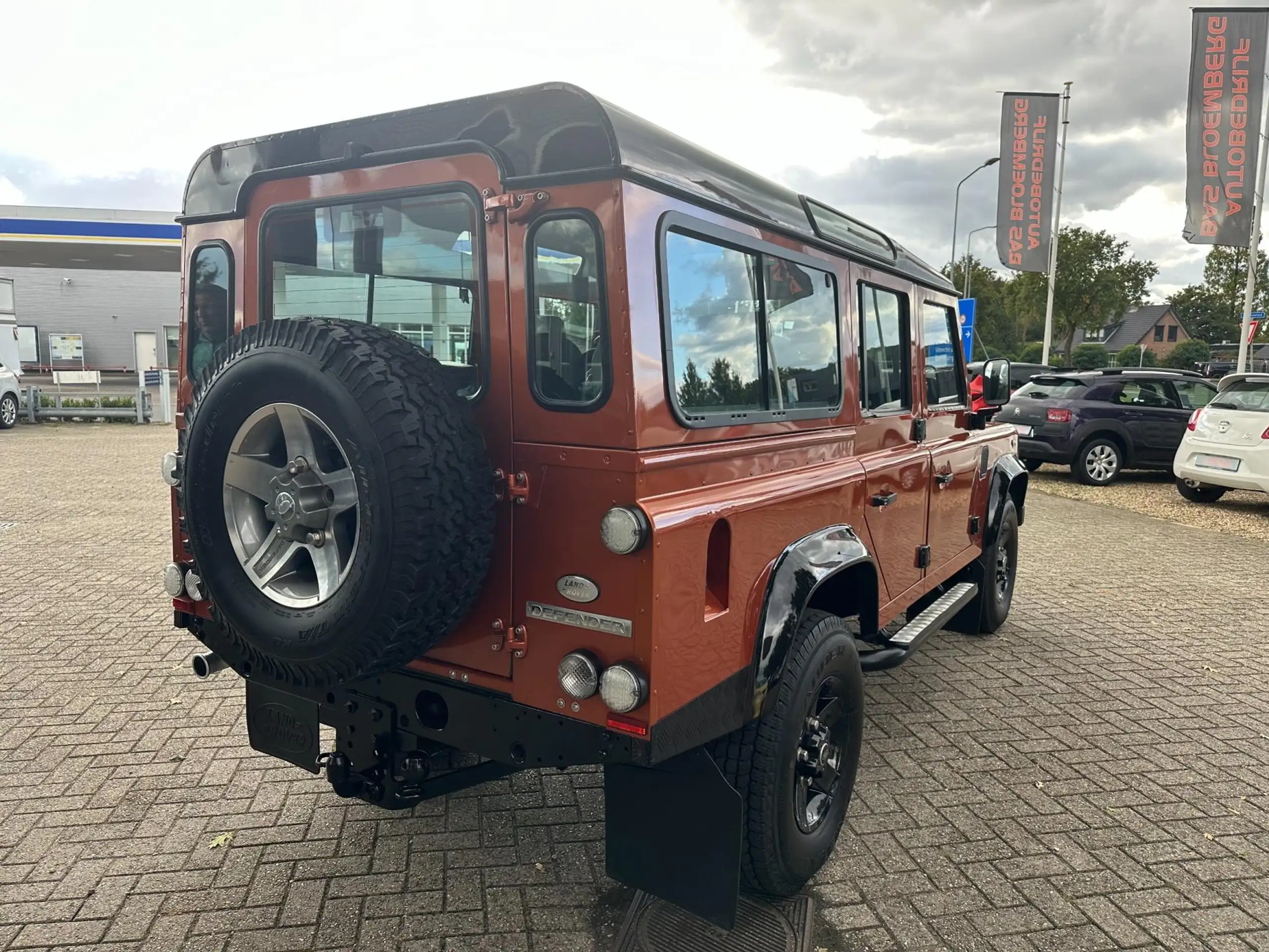 Land Rover - Defender