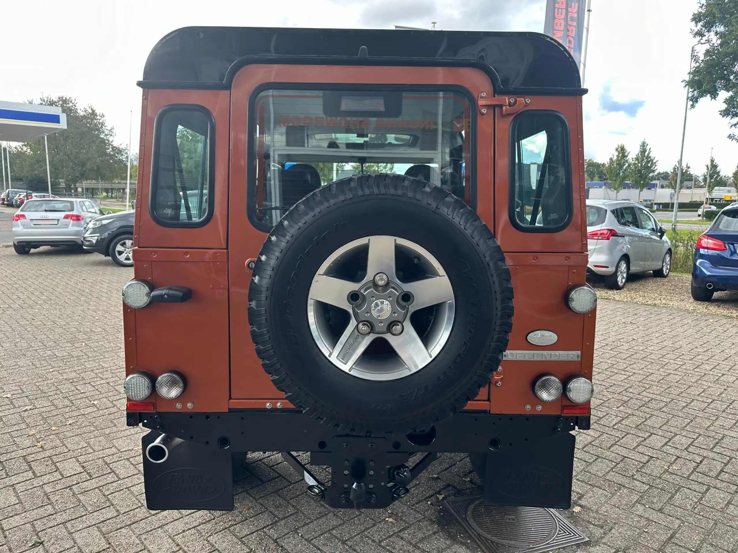 Land Rover - Defender