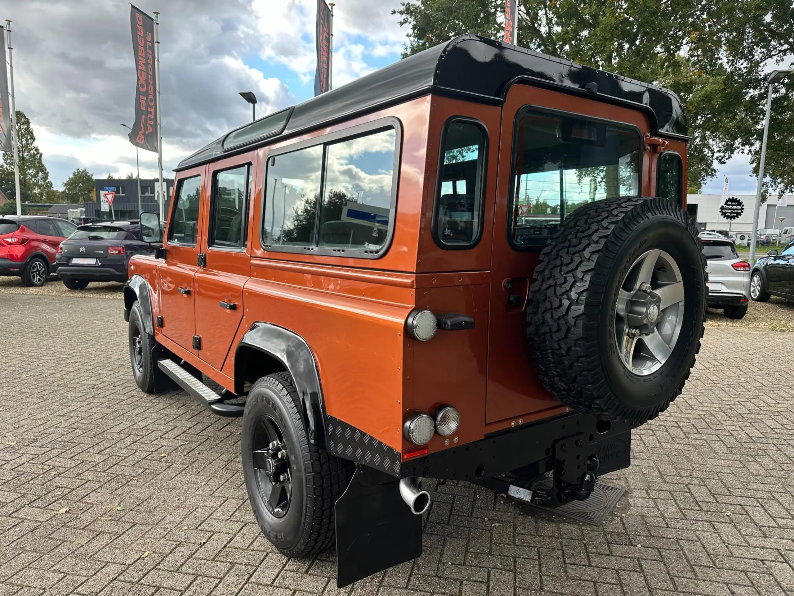 Land Rover - Defender