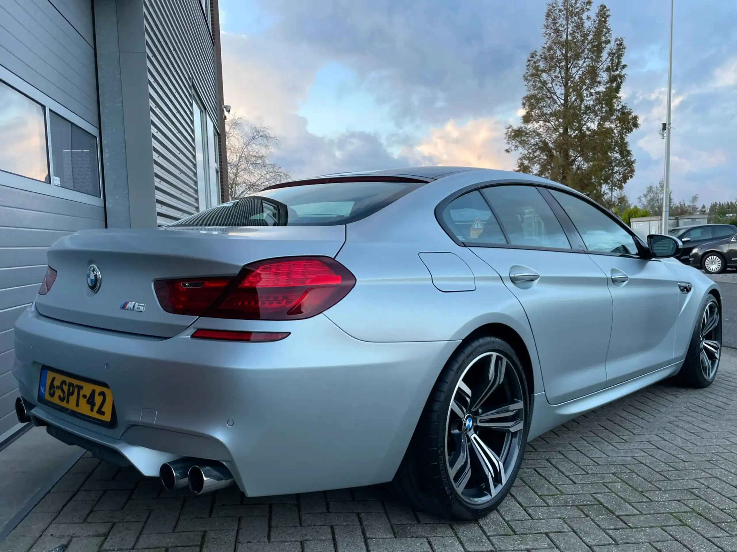 BMW - M6