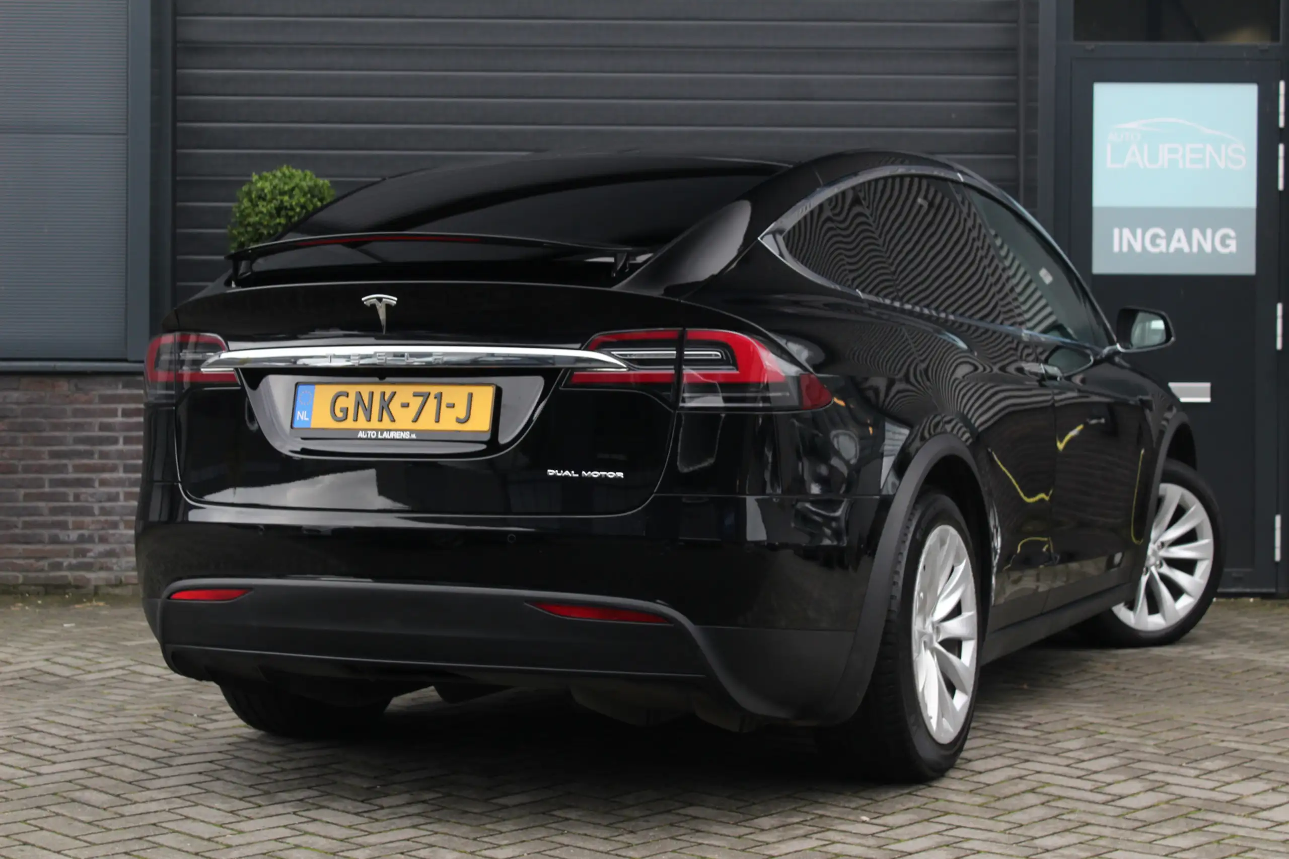 Tesla - Model X