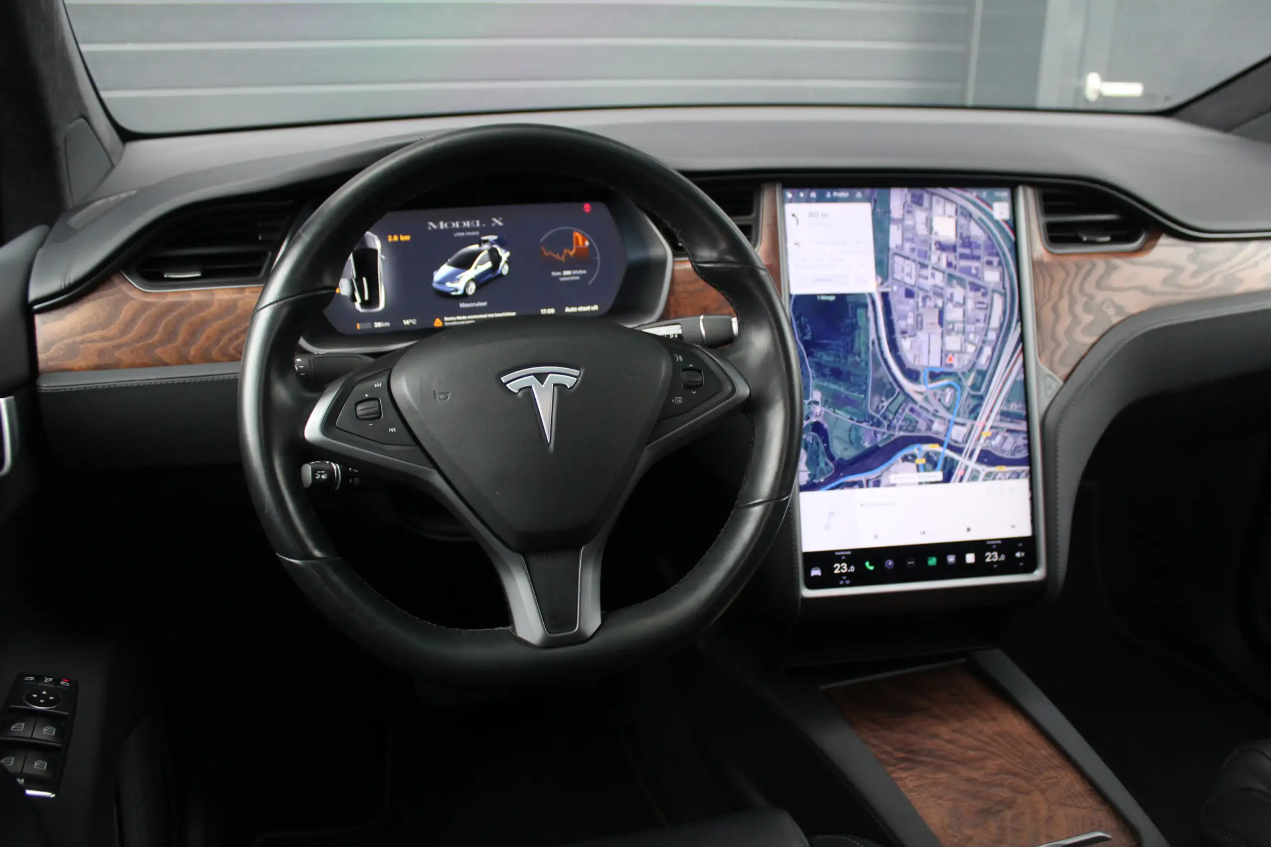 Tesla - Model X