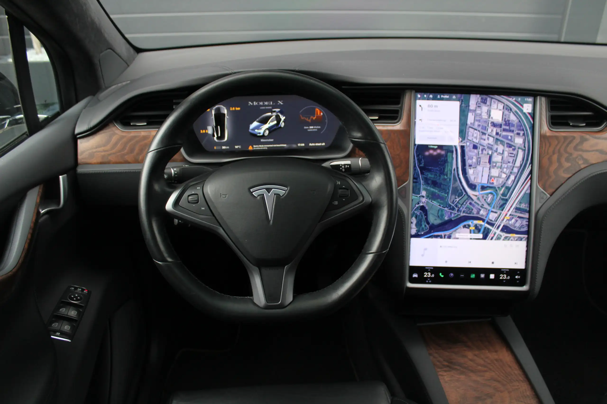 Tesla - Model X