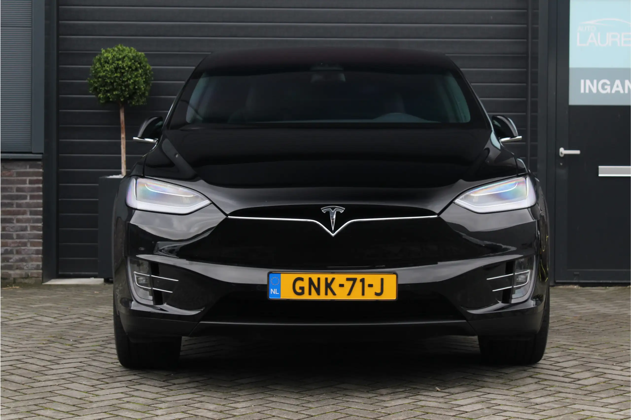 Tesla - Model X