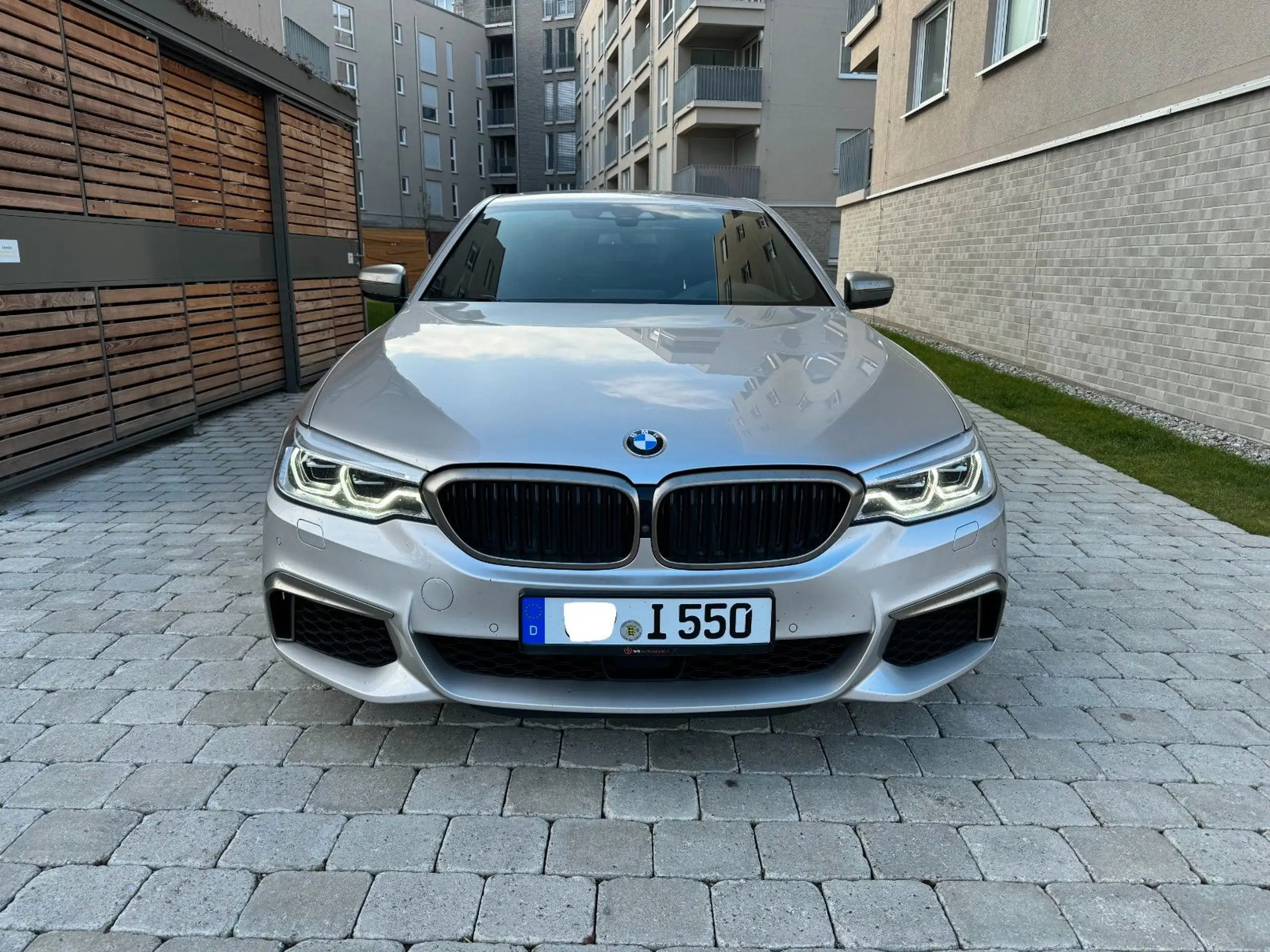 BMW - 550