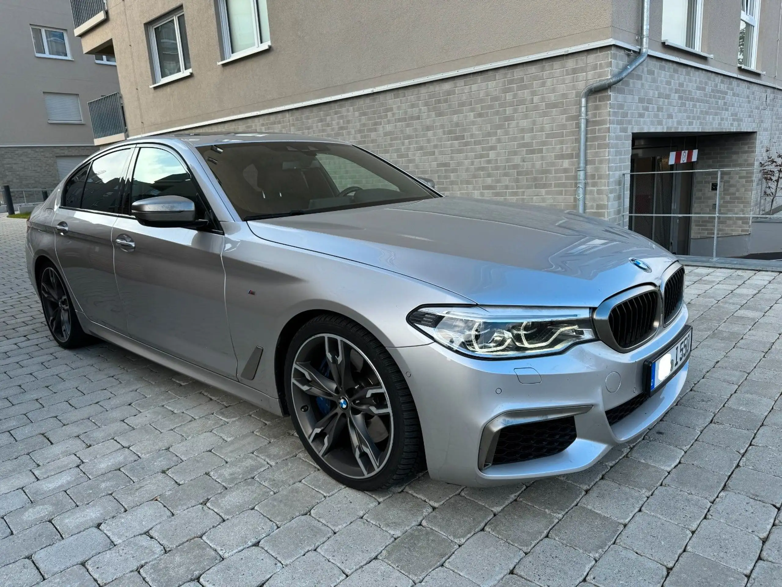 BMW - 550