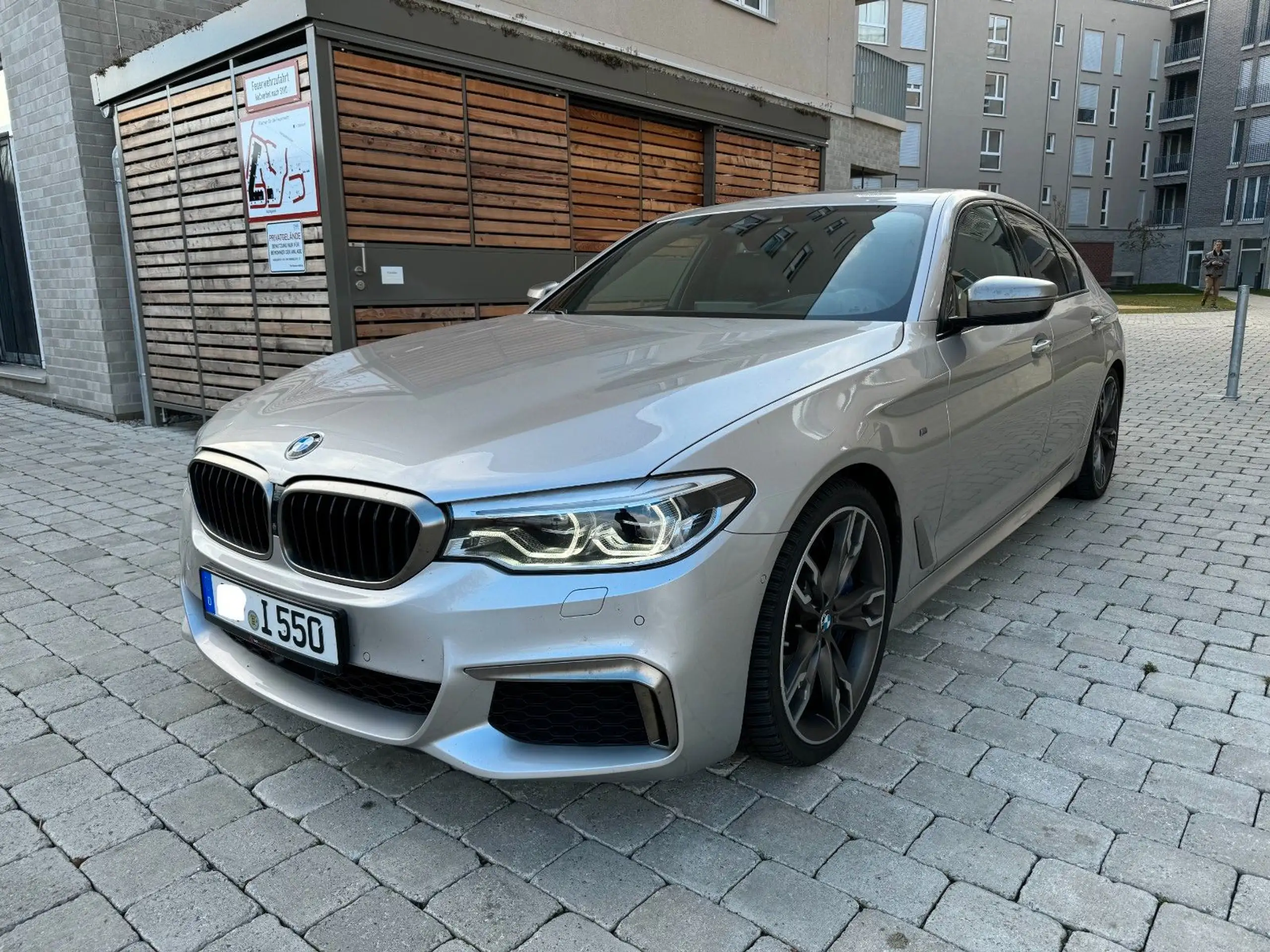 BMW - 550