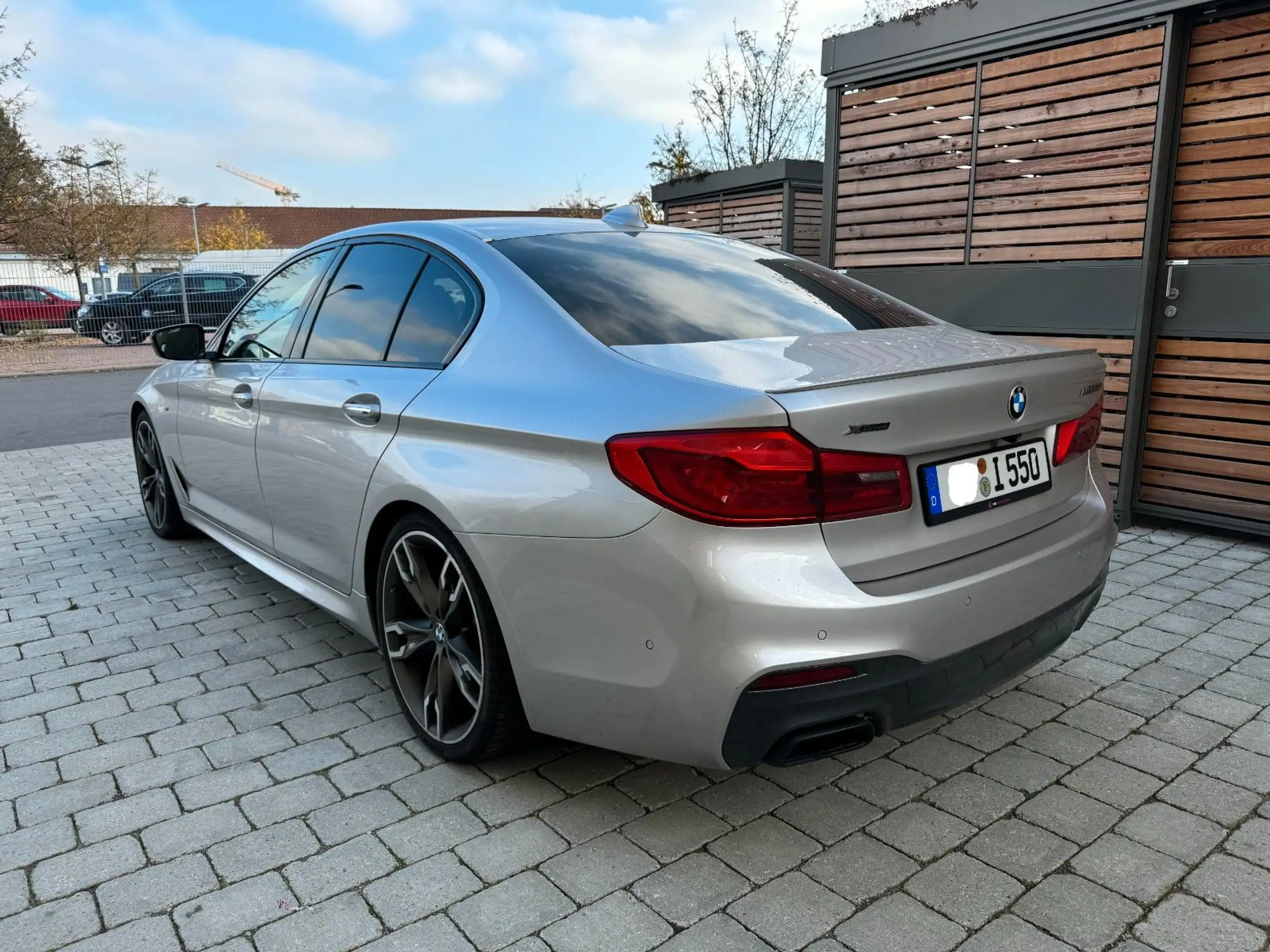 BMW - 550