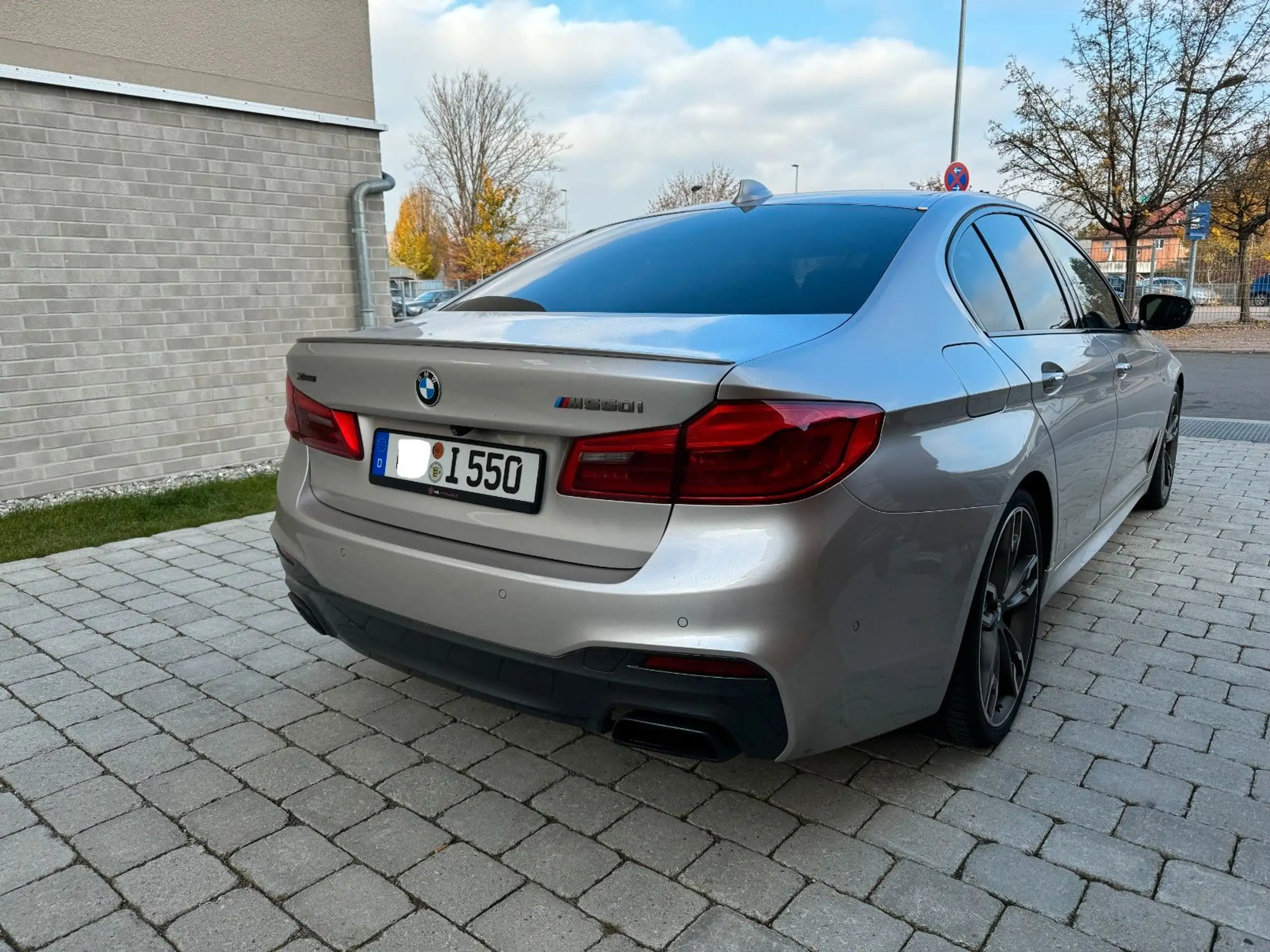 BMW - 550