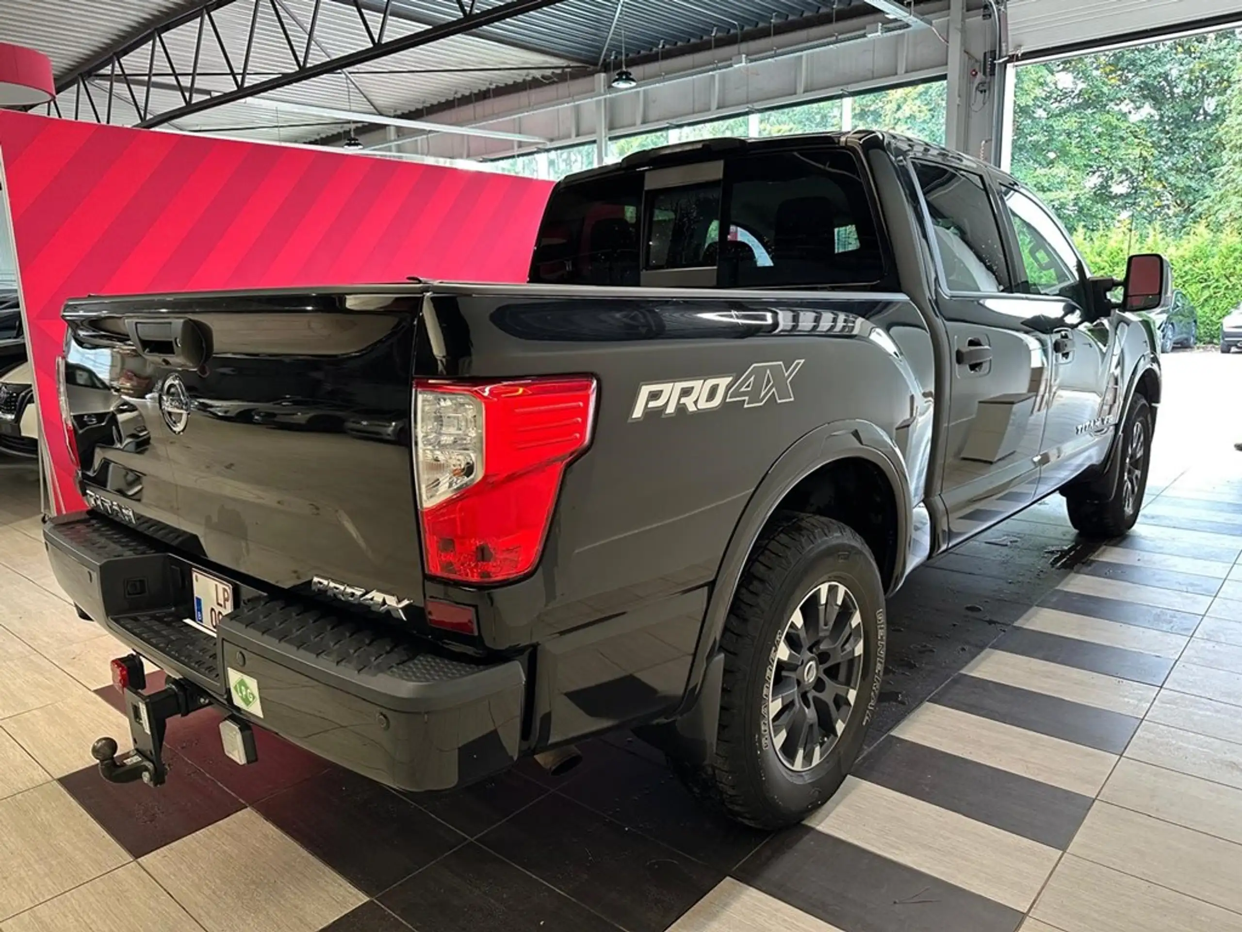 Nissan - Titan