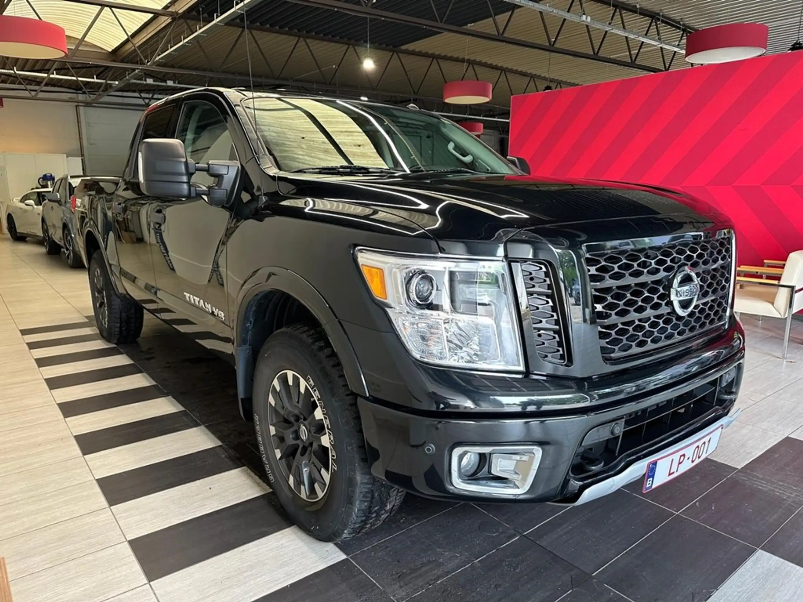 Nissan - Titan