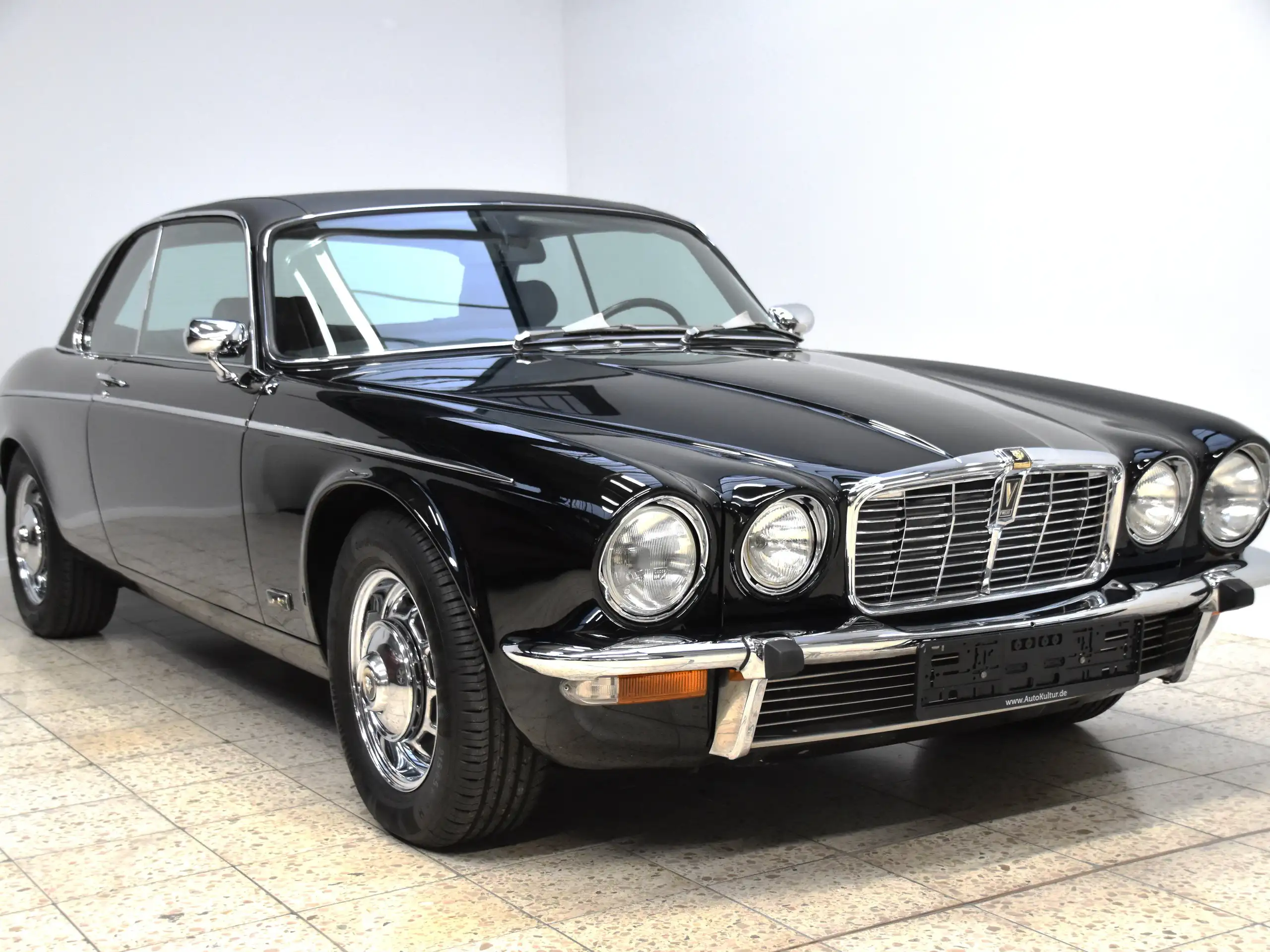 Jaguar - XJ12