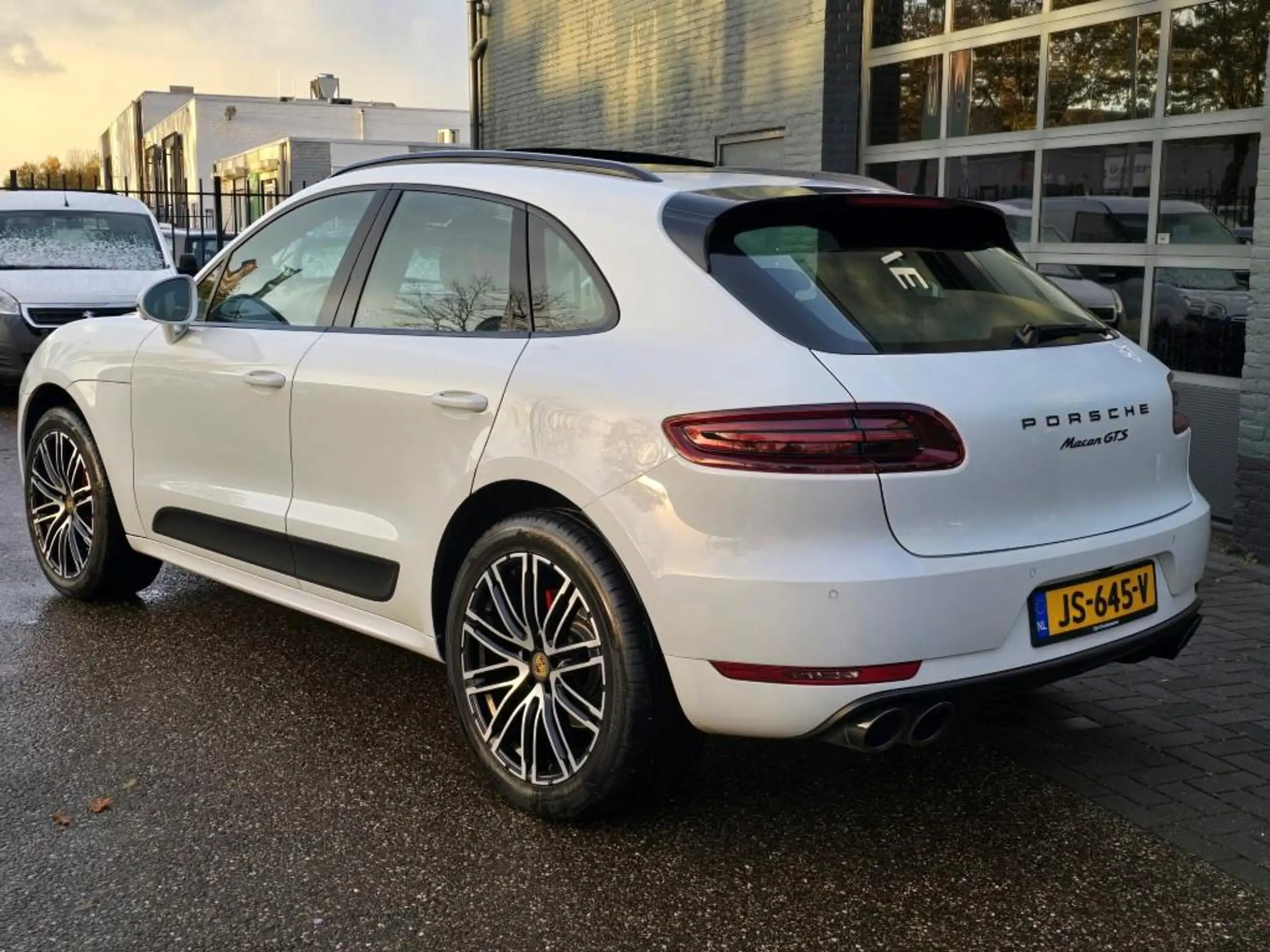 Porsche - Macan