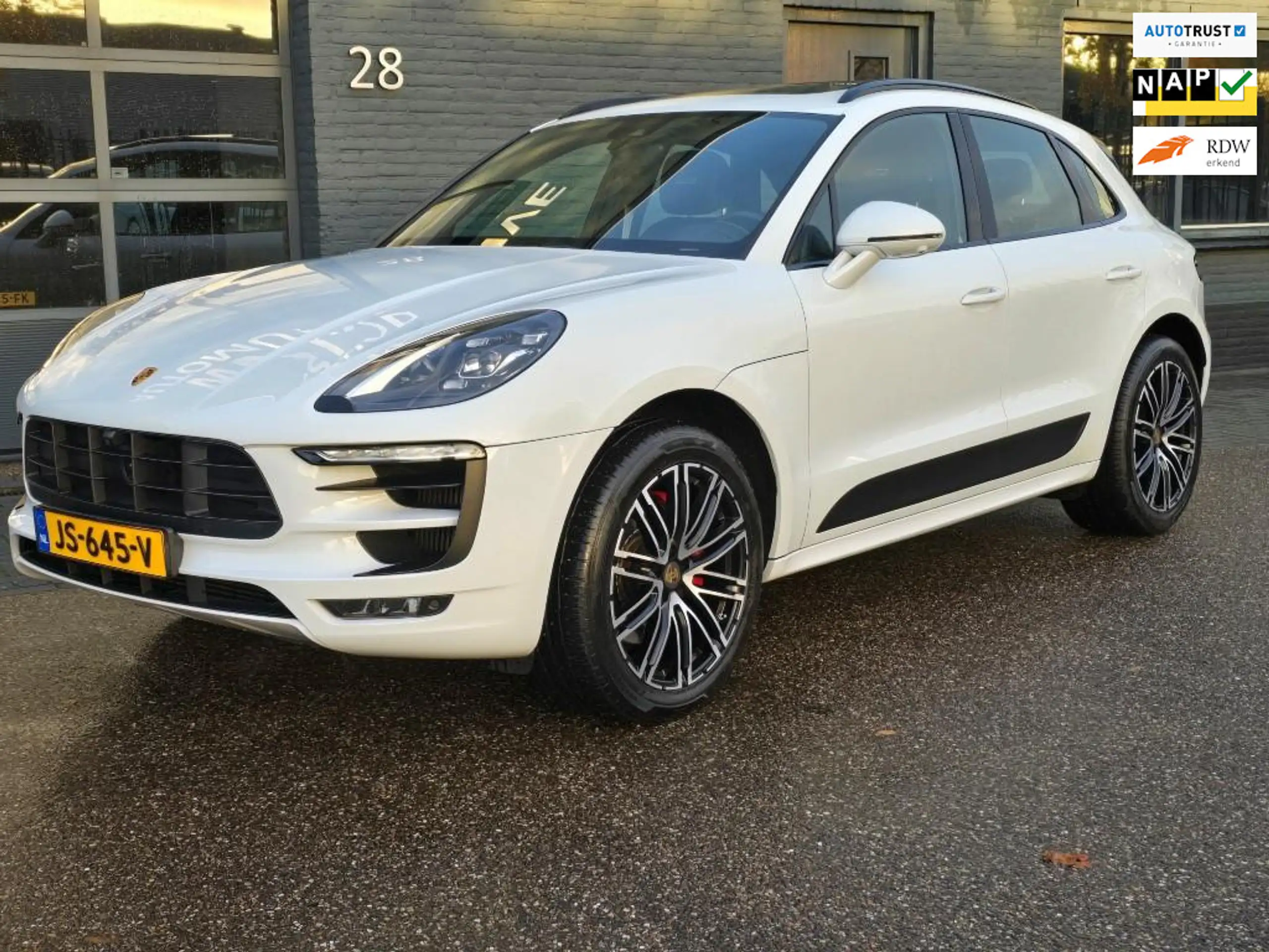 Porsche - Macan