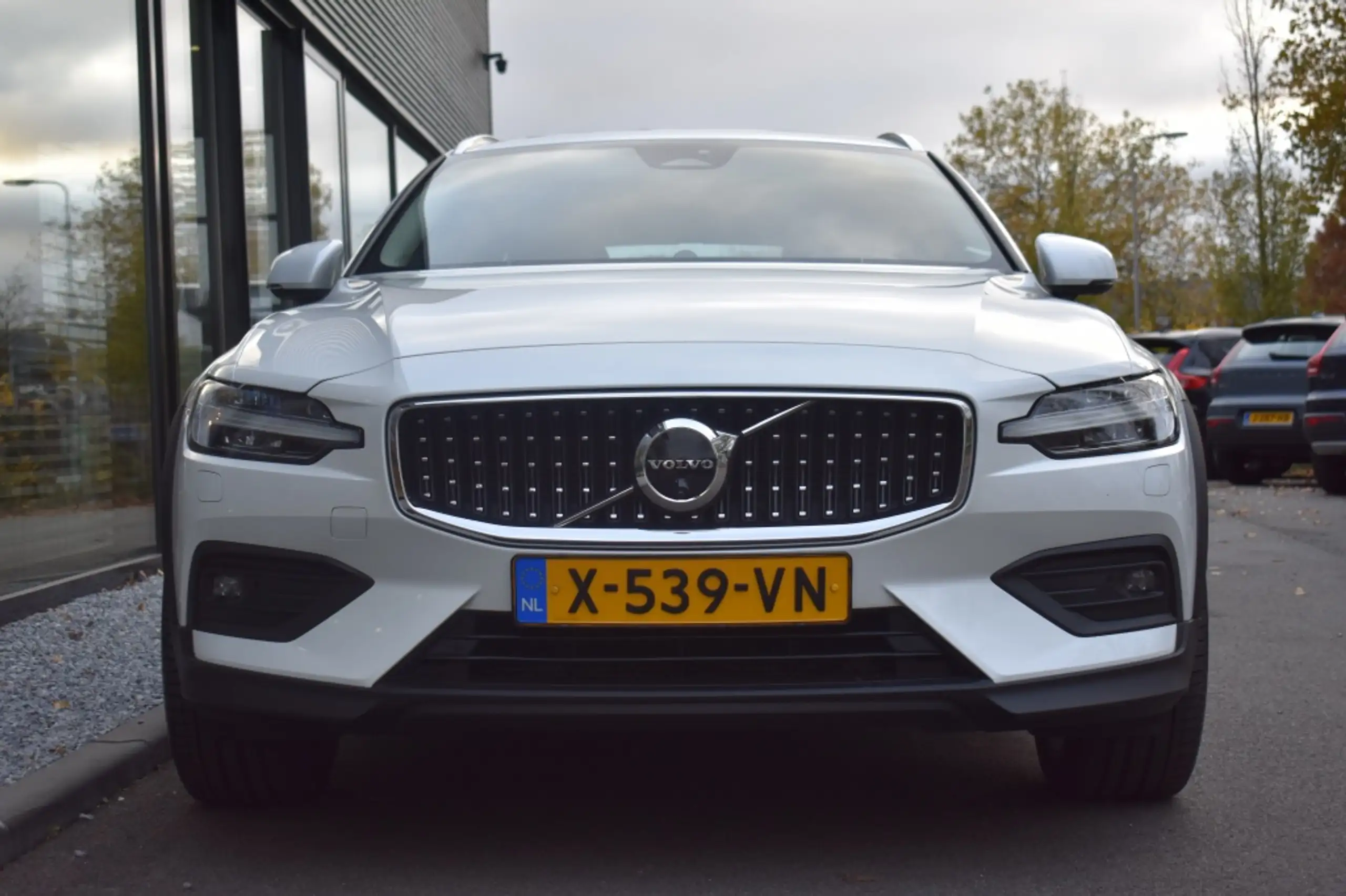 Volvo - V60 Cross Country