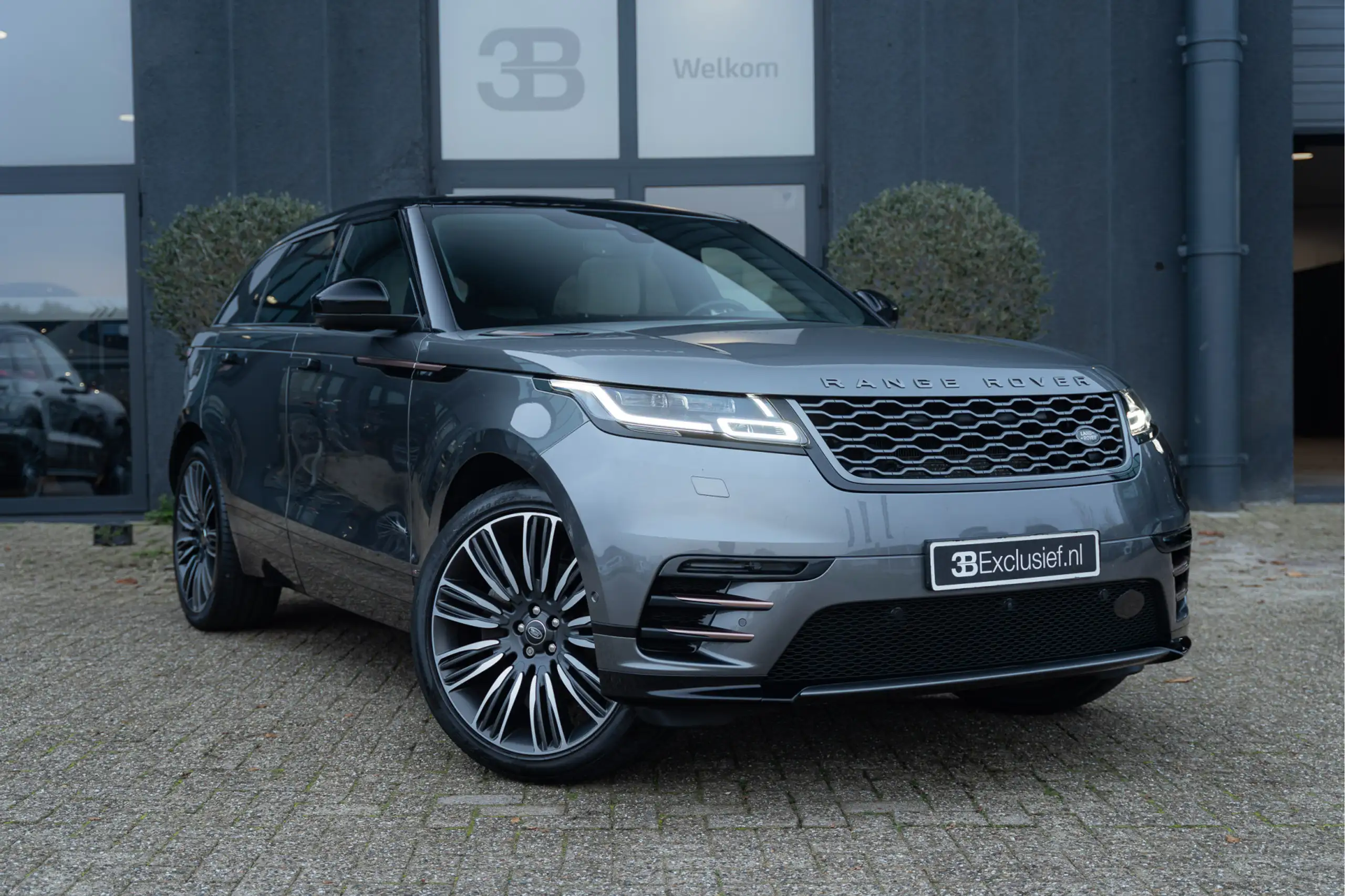 Land Rover - Range Rover Velar