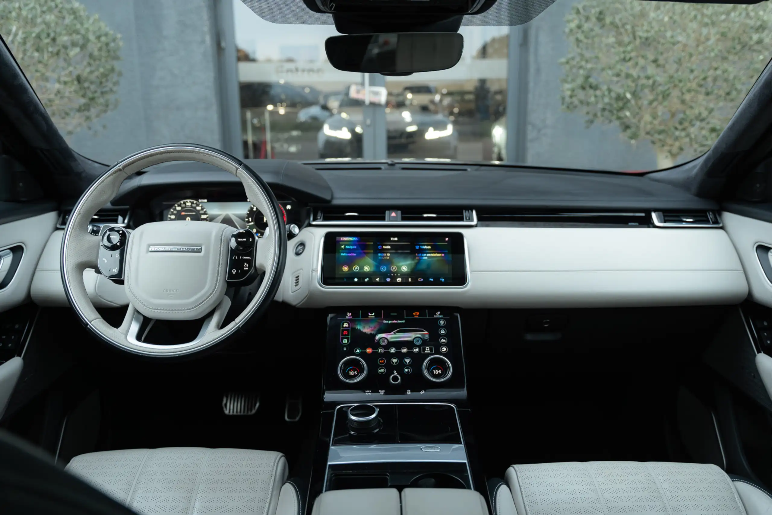 Land Rover - Range Rover Velar