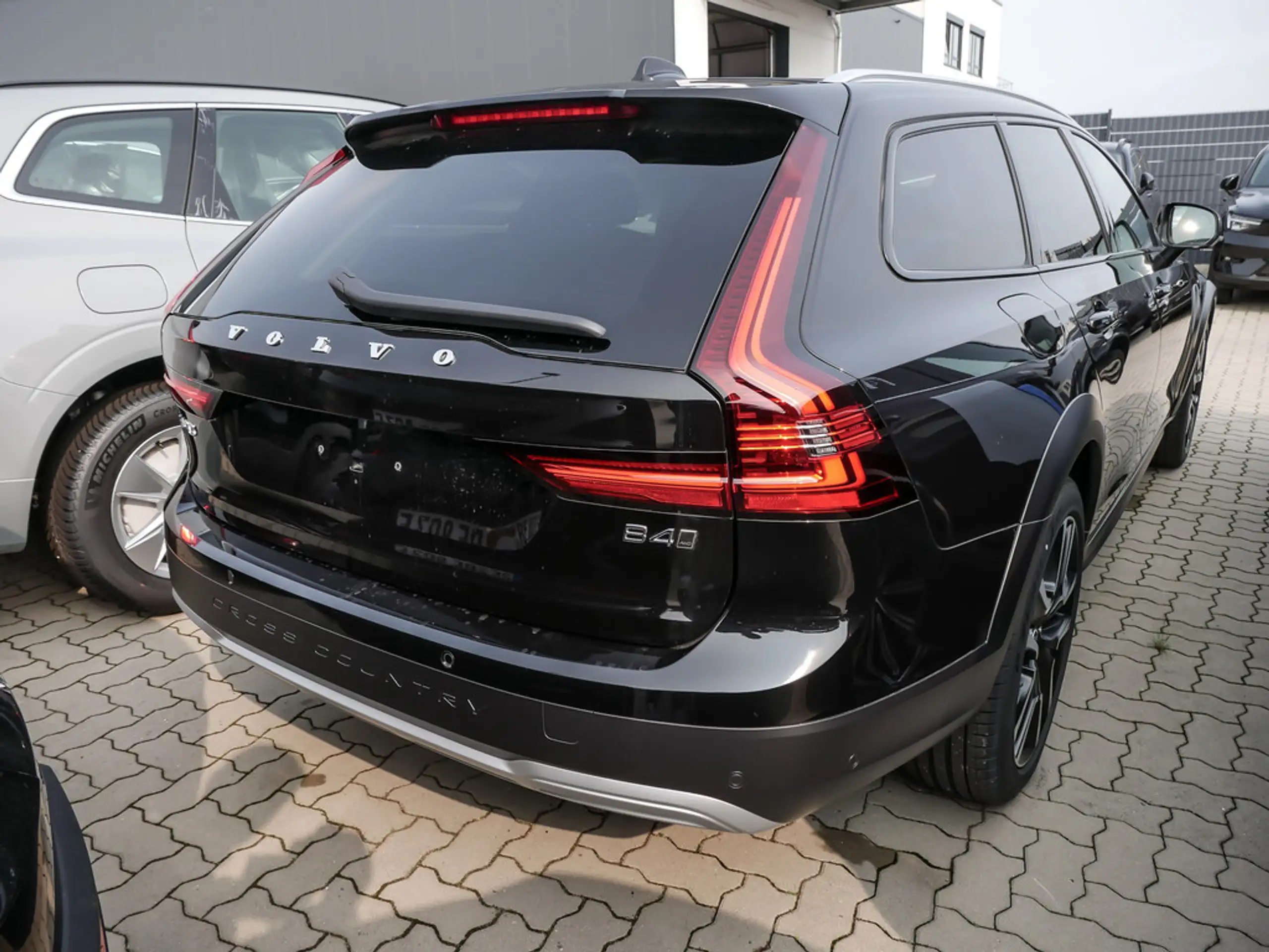 Volvo - V90 Cross Country