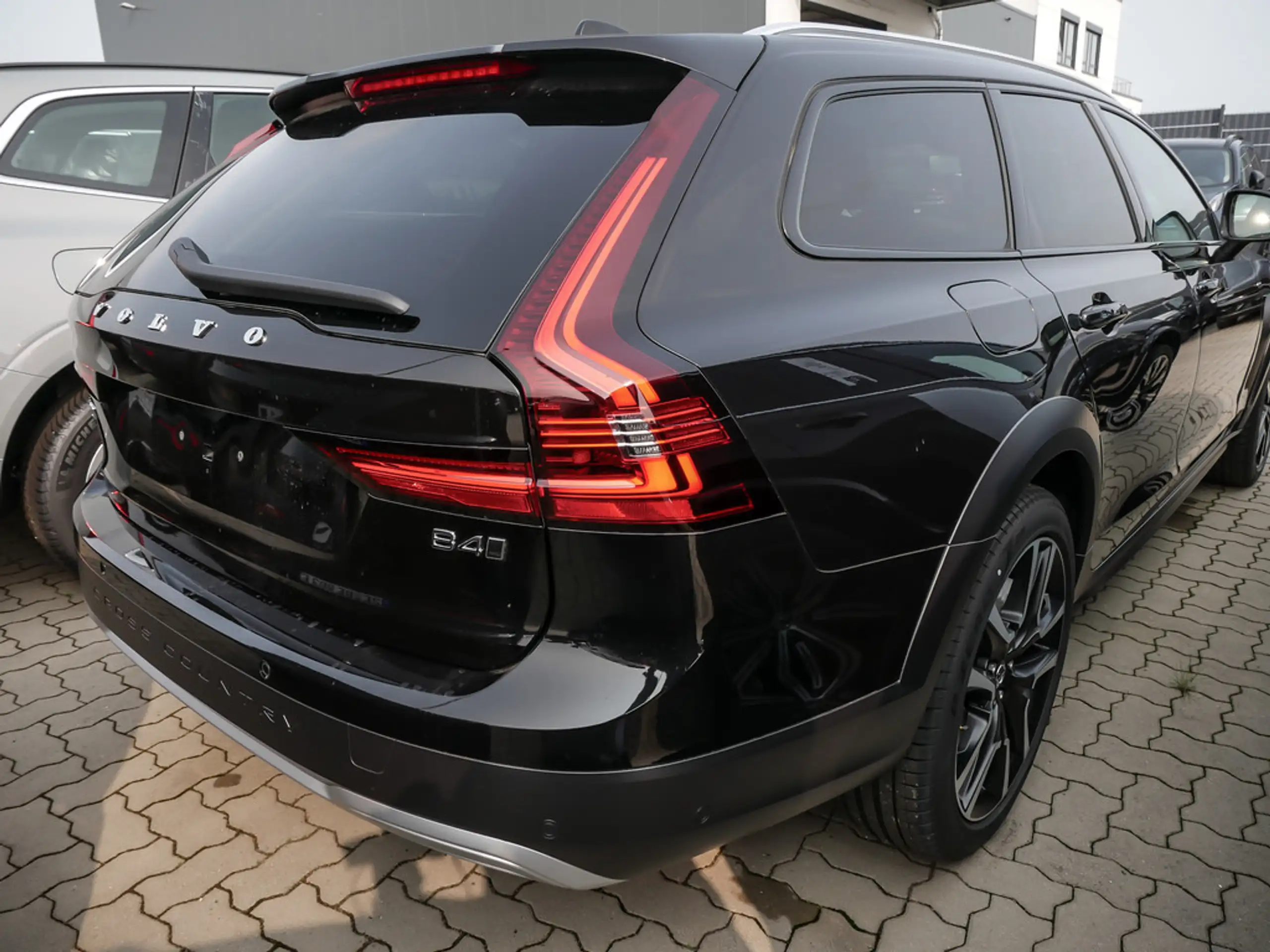 Volvo - V90 Cross Country