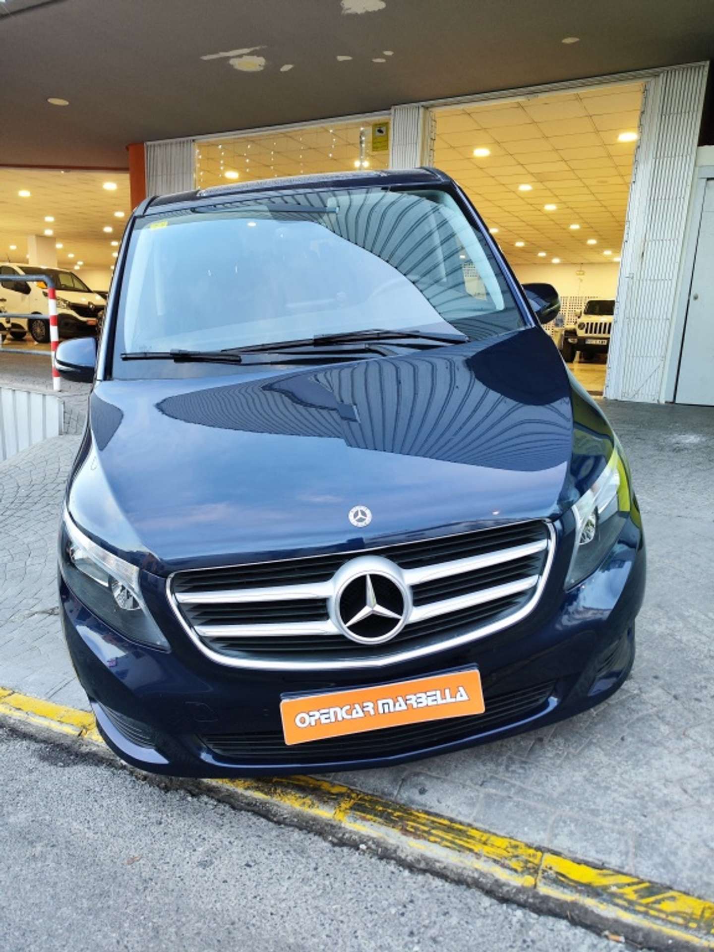 Mercedes-Benz - V 220