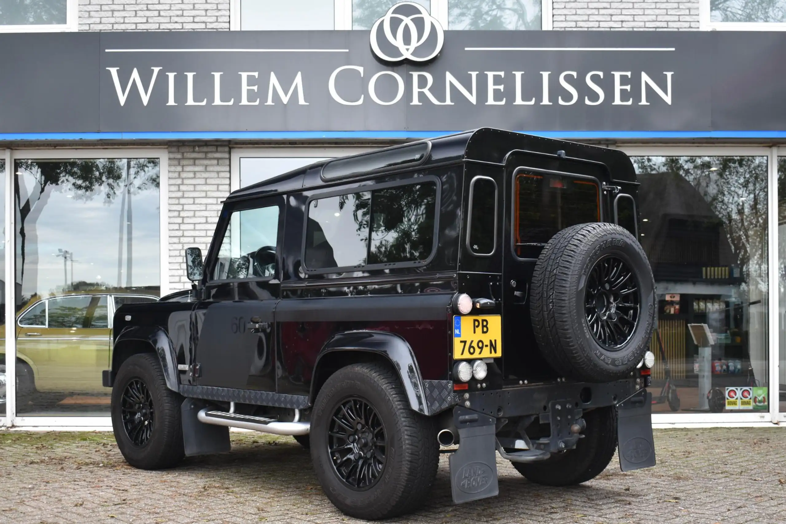 Land Rover - Defender