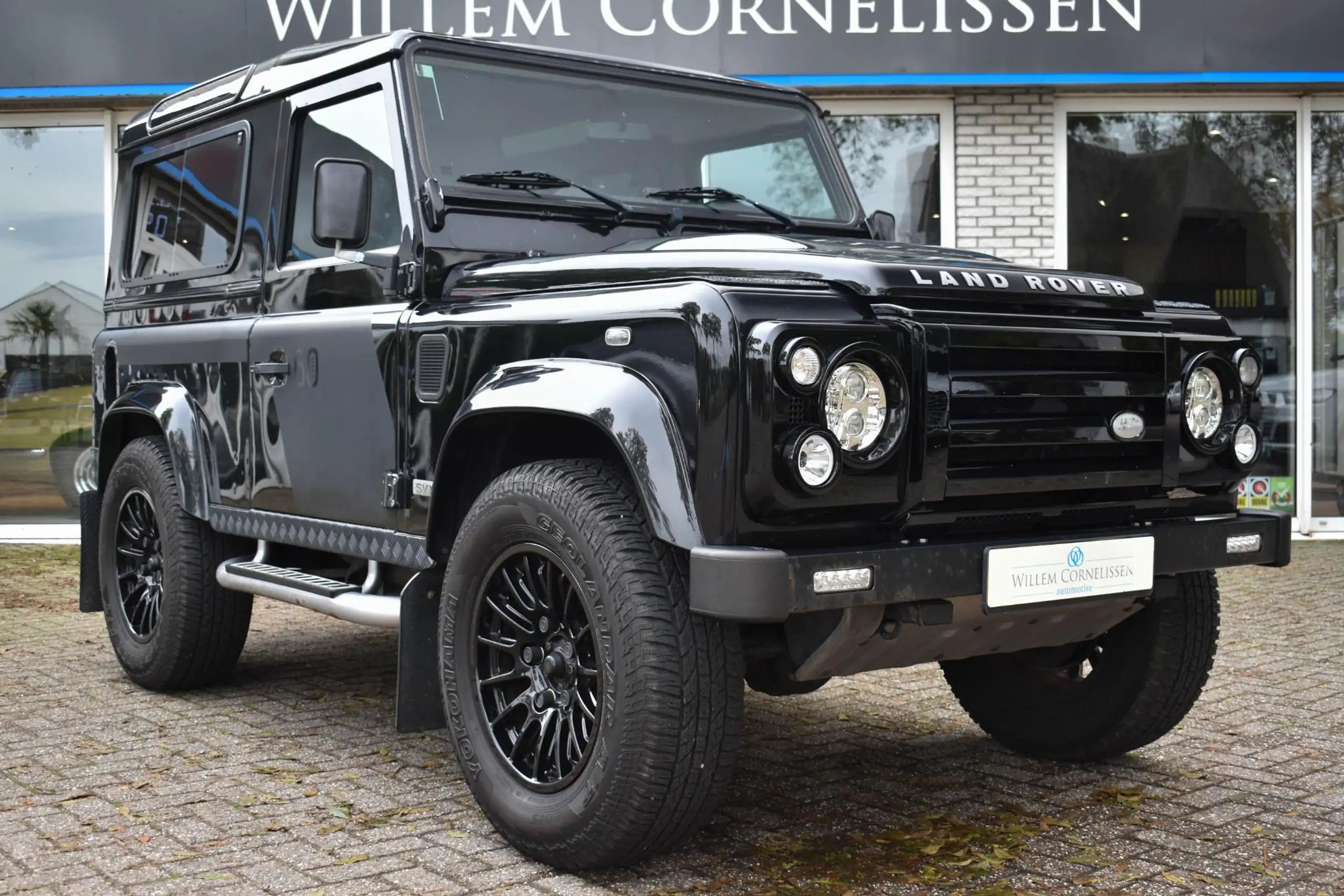 Land Rover - Defender