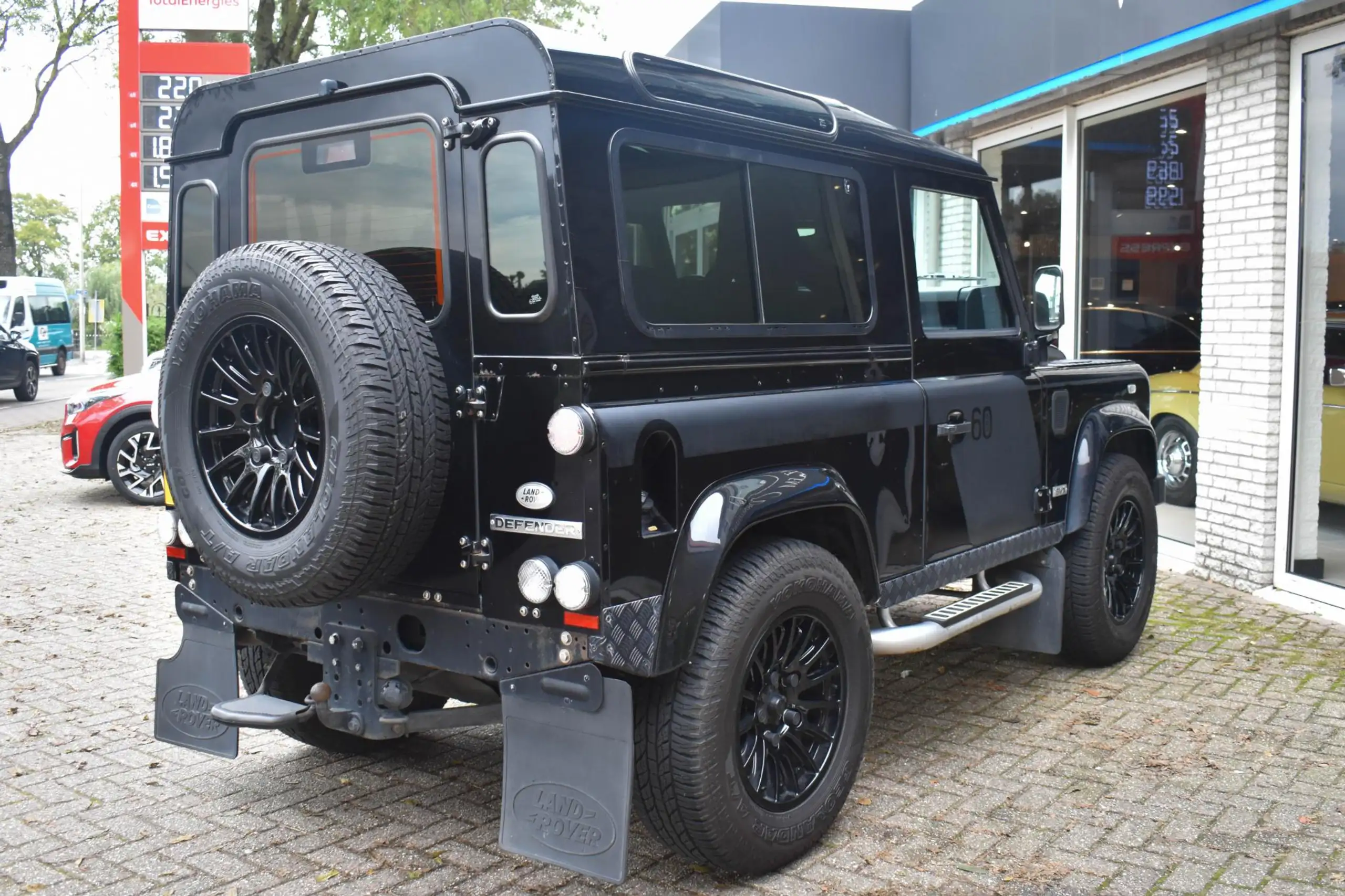 Land Rover - Defender