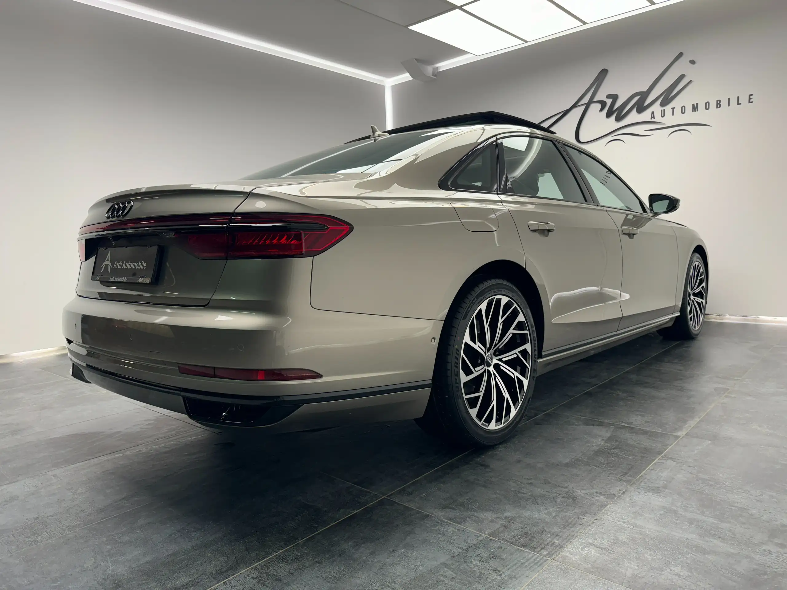 Audi - A8