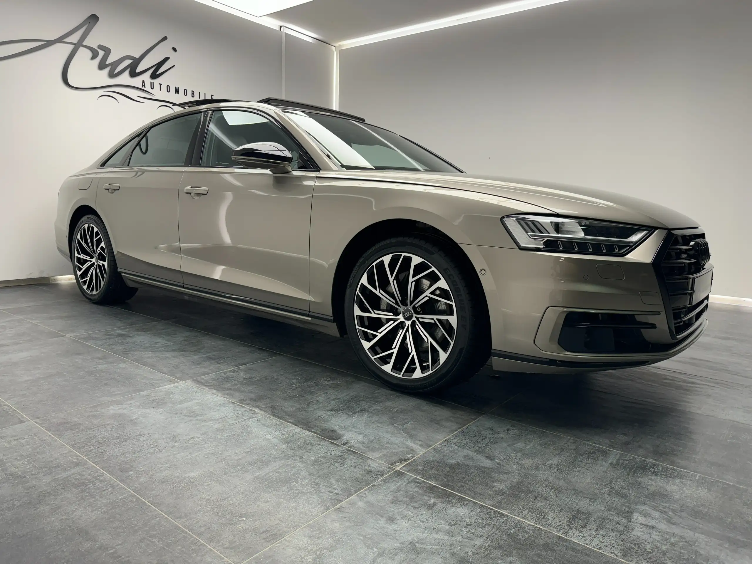 Audi - A8