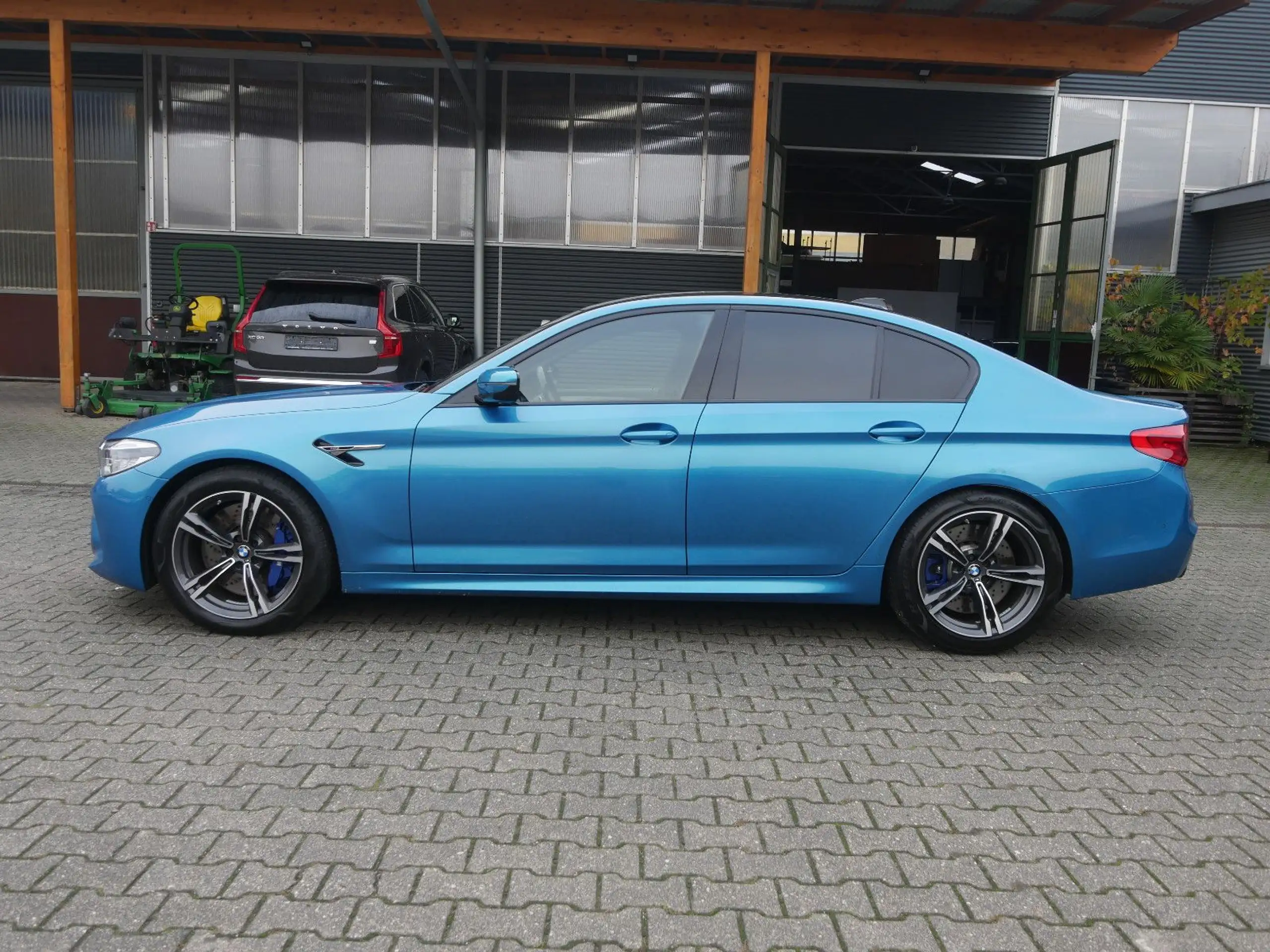 BMW - M5