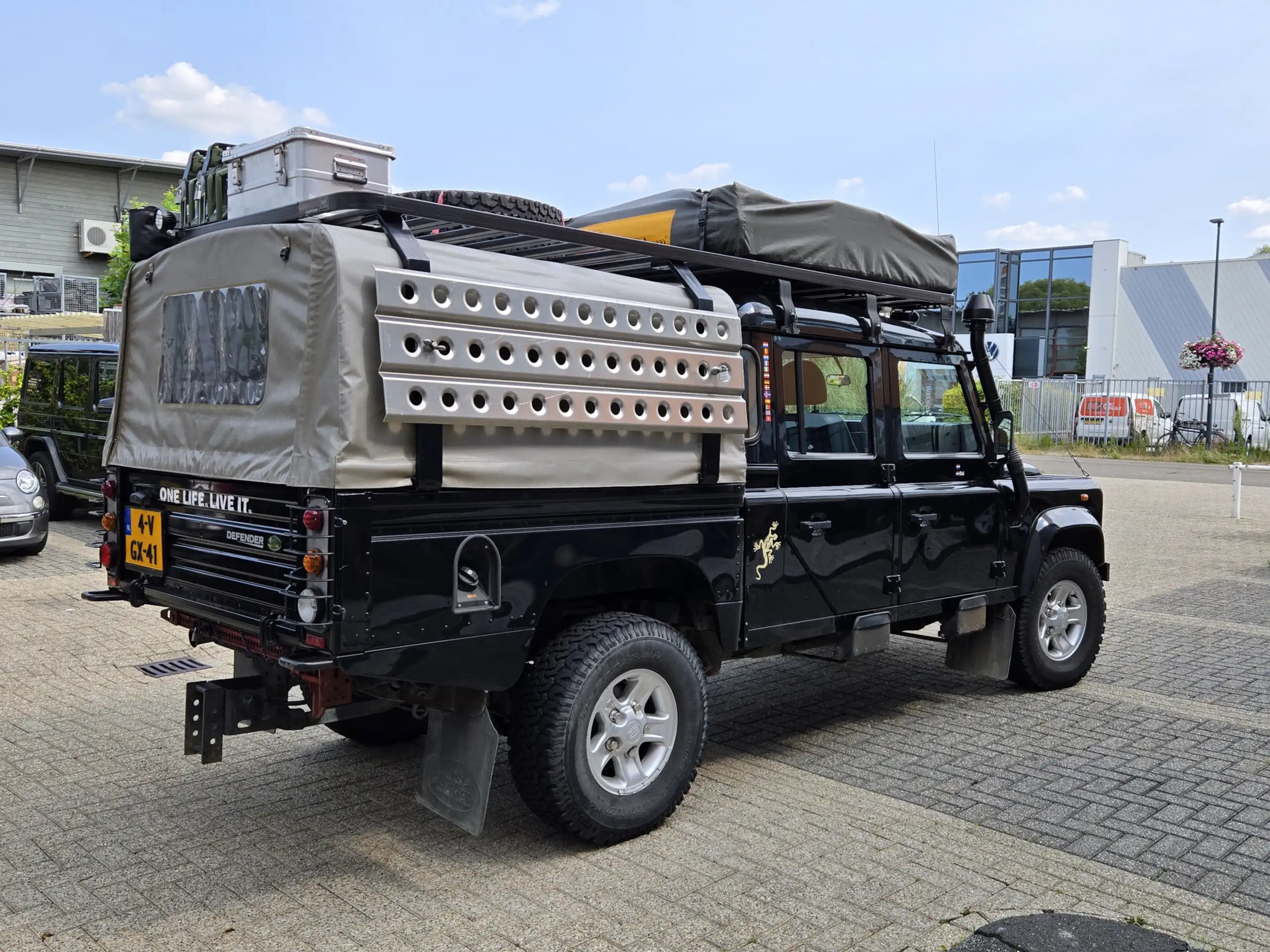 Land Rover - Defender