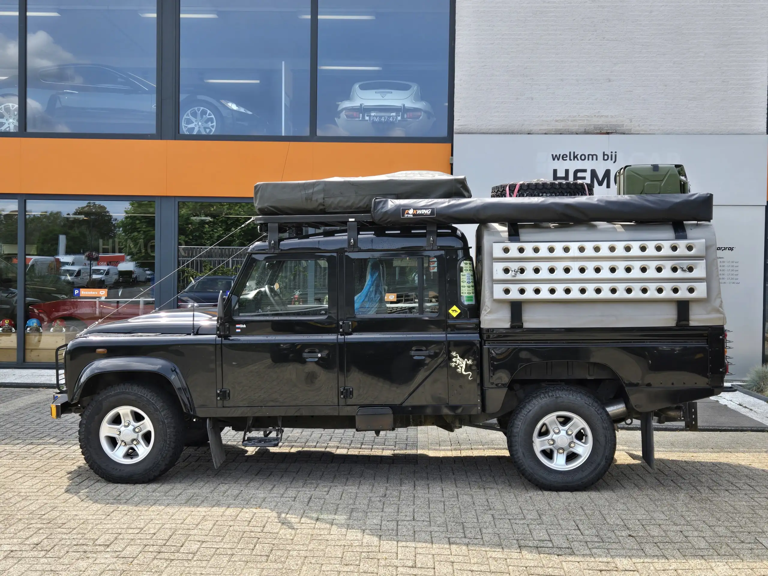 Land Rover - Defender