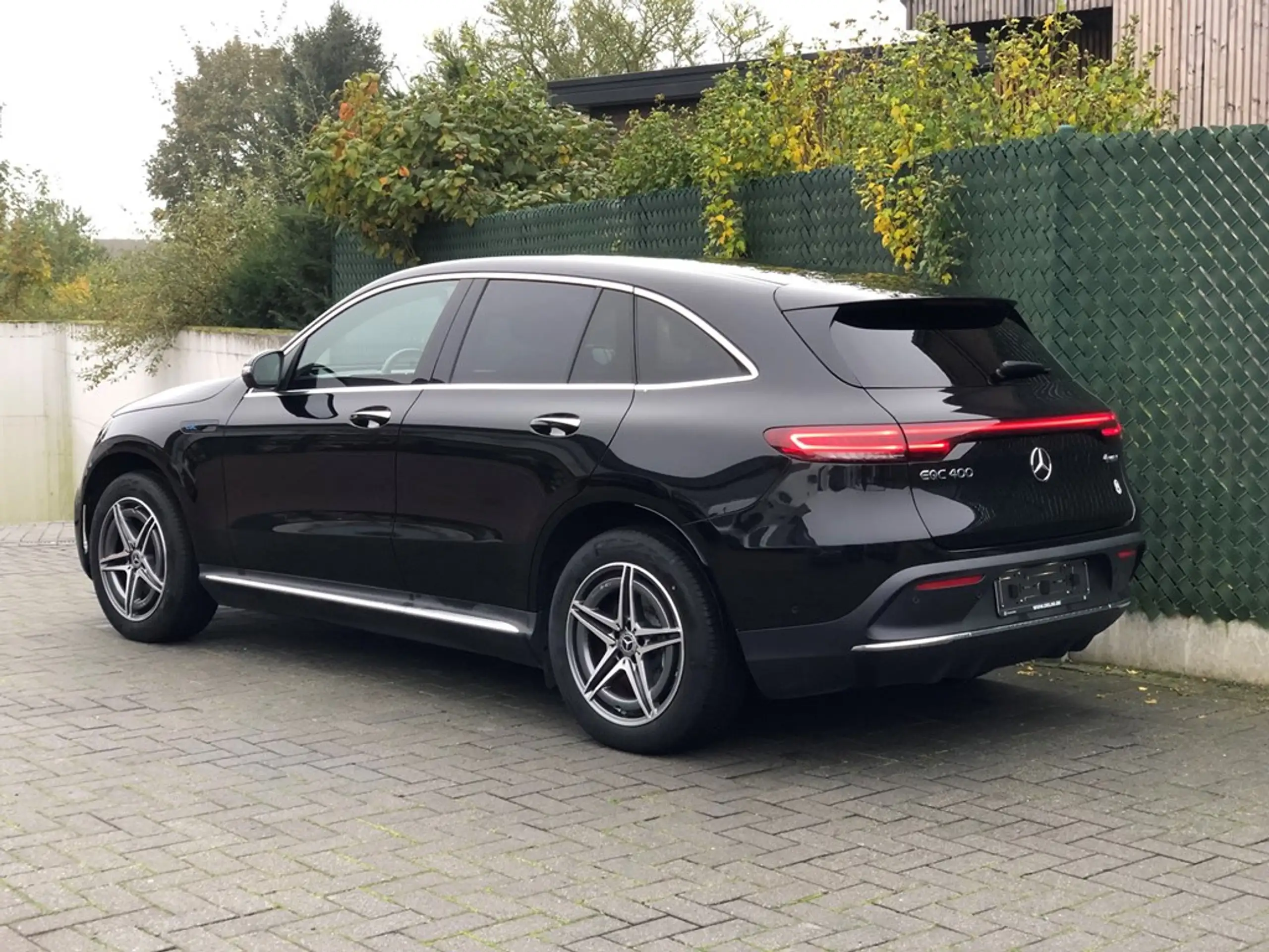 Mercedes-Benz - EQC 400