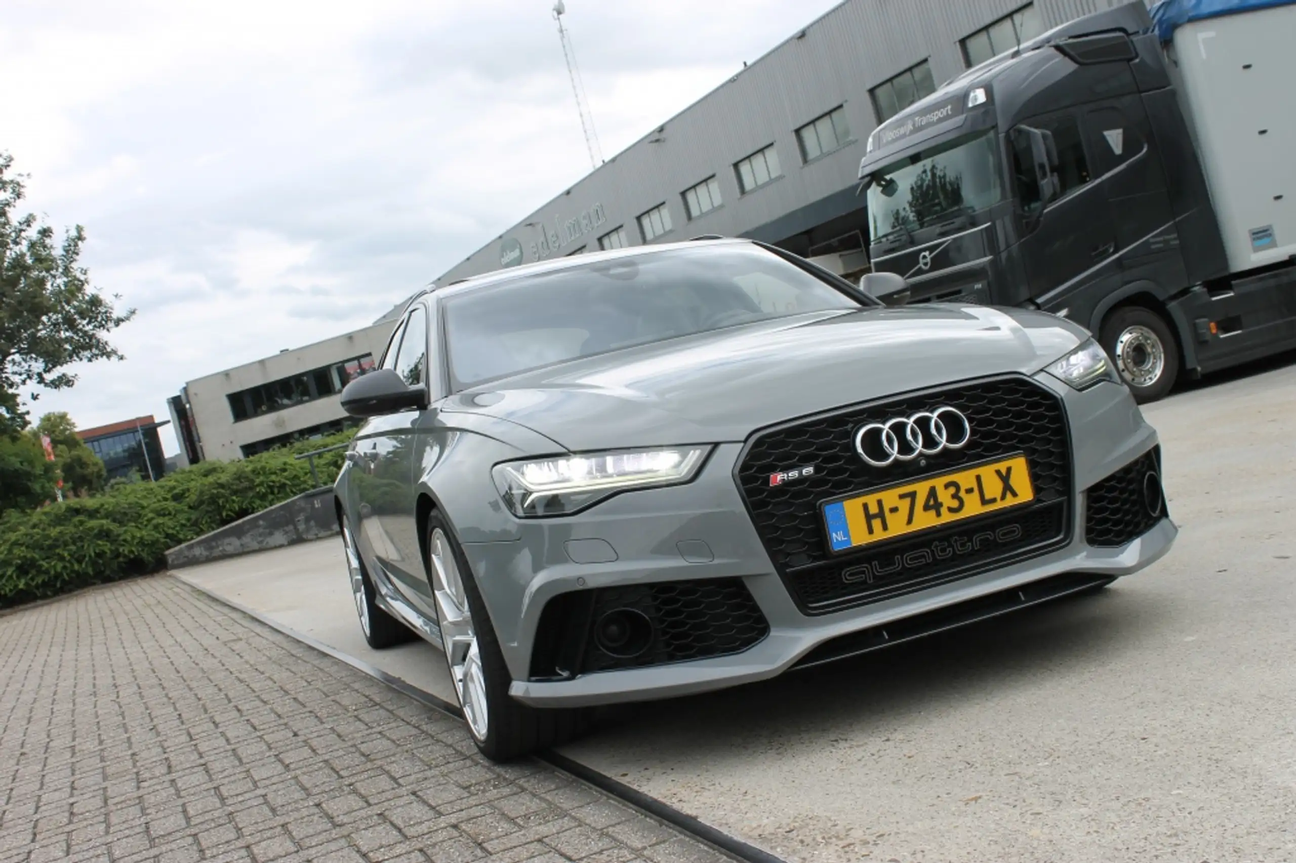 Audi - RS6