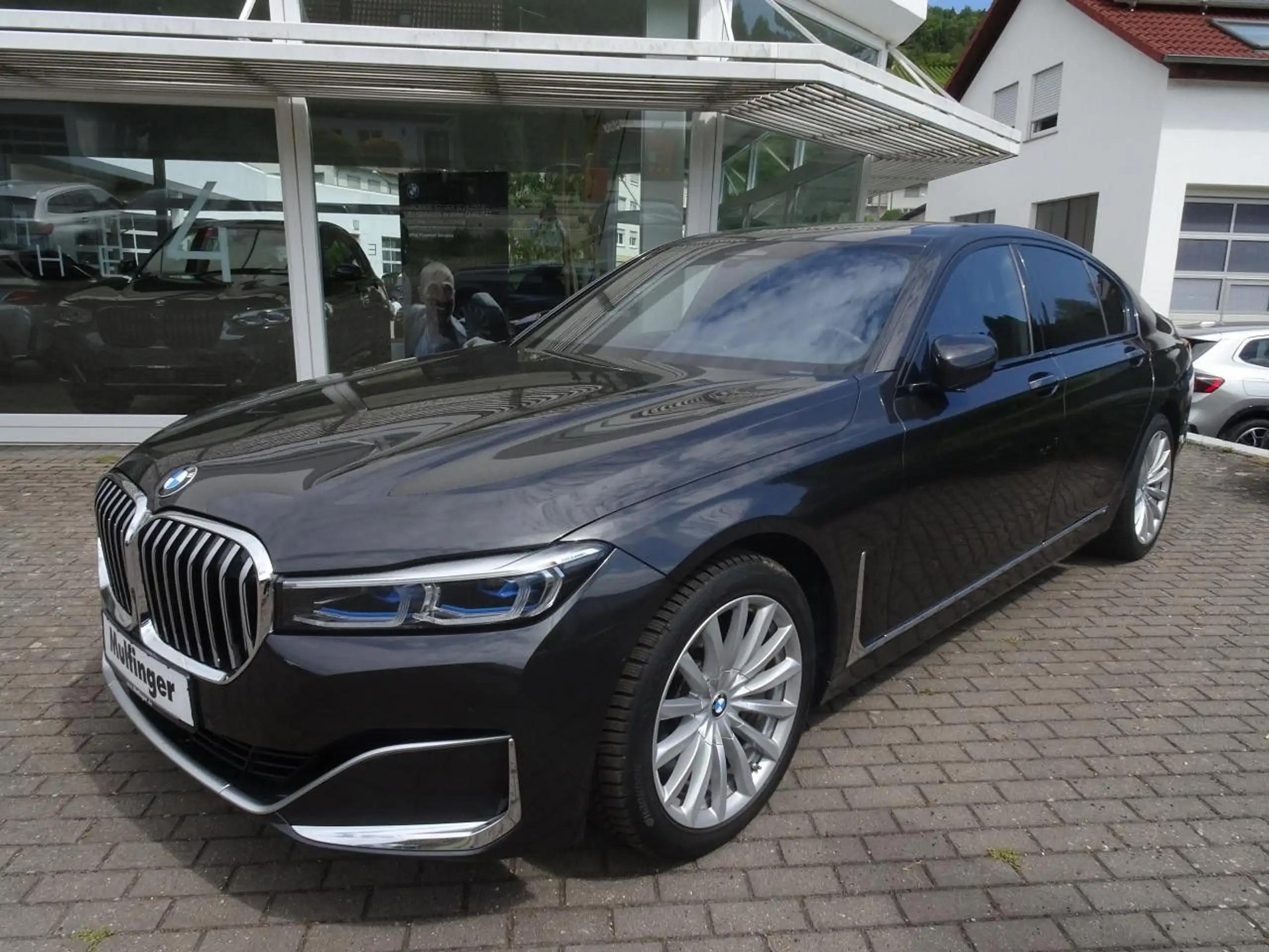 BMW - 750