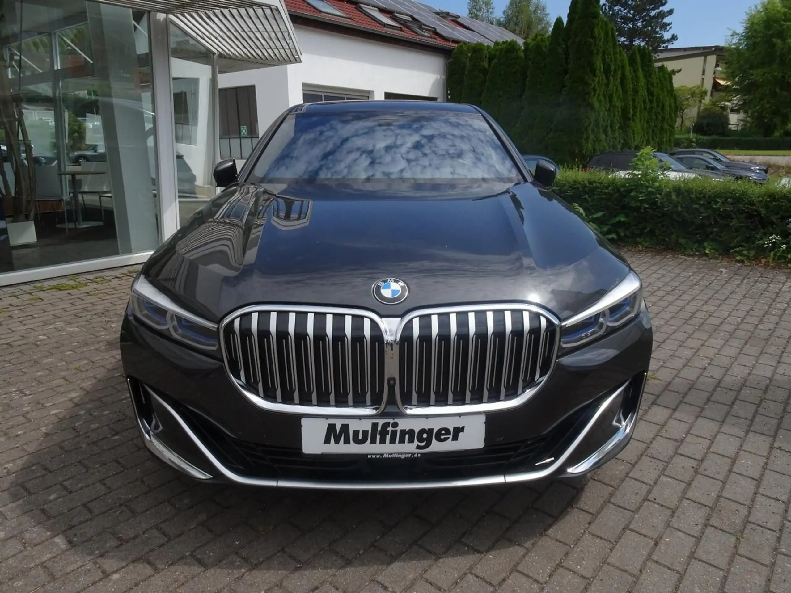 BMW - 750