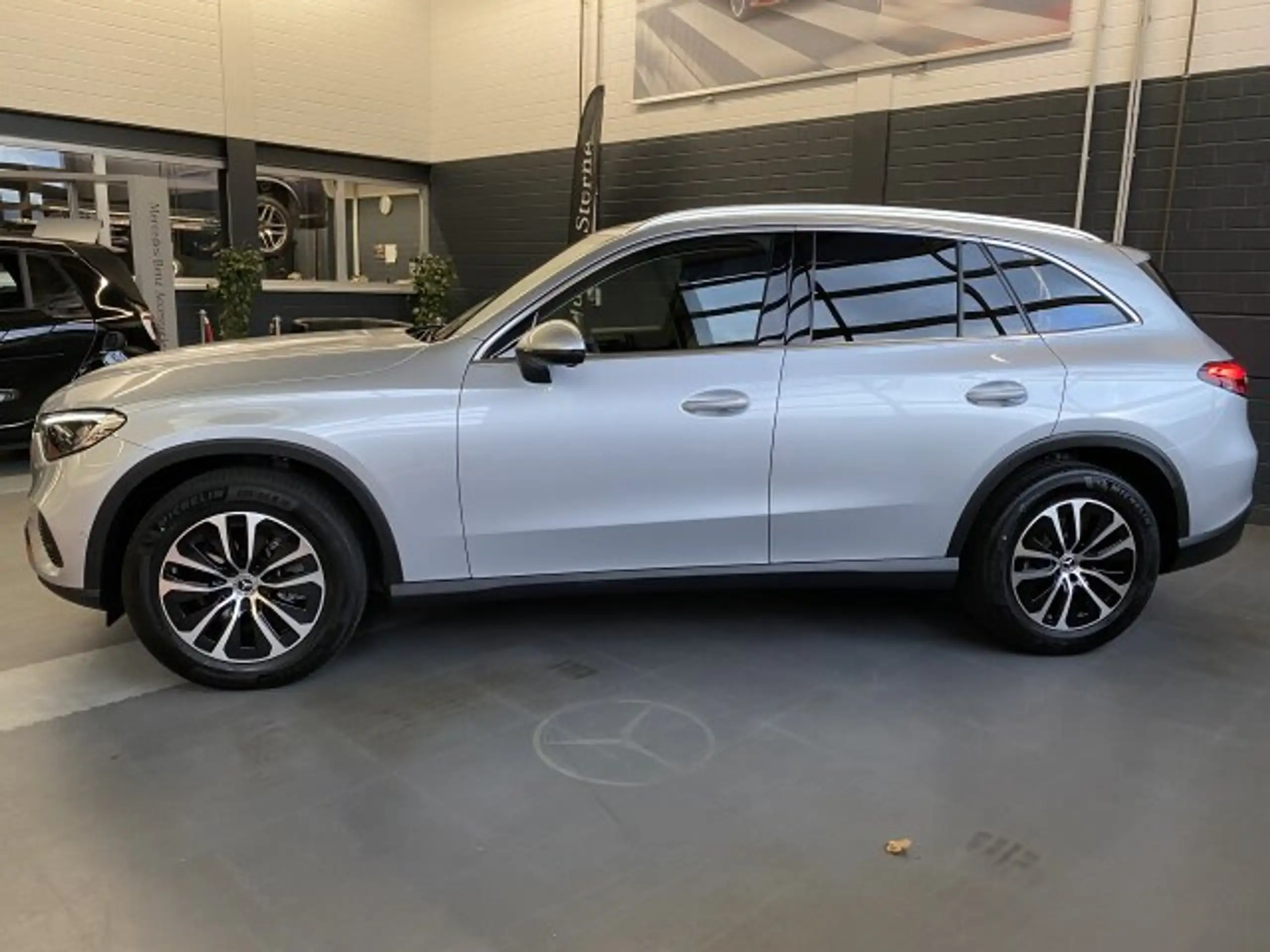 Mercedes-Benz - GLC 200