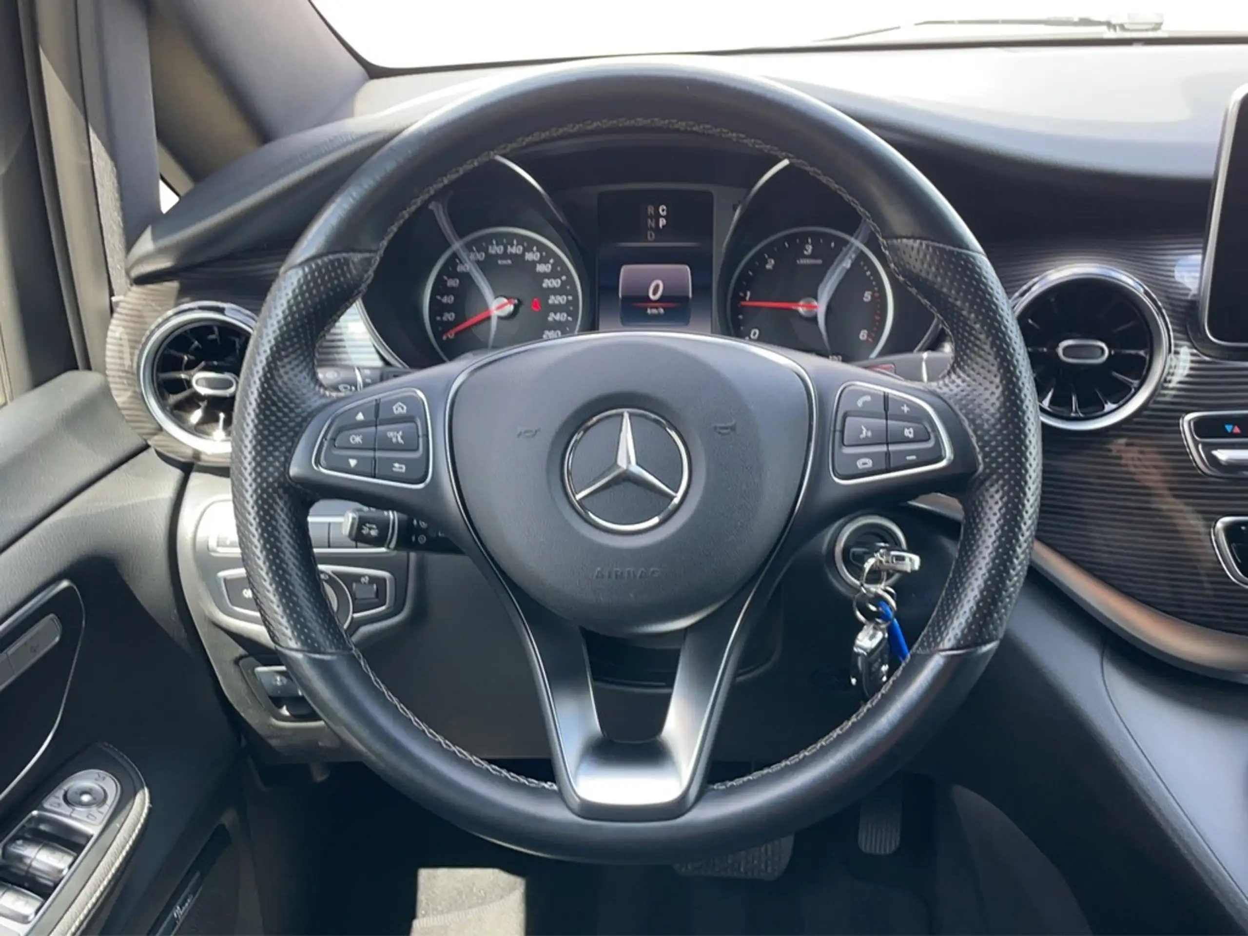 Mercedes-Benz - V 250