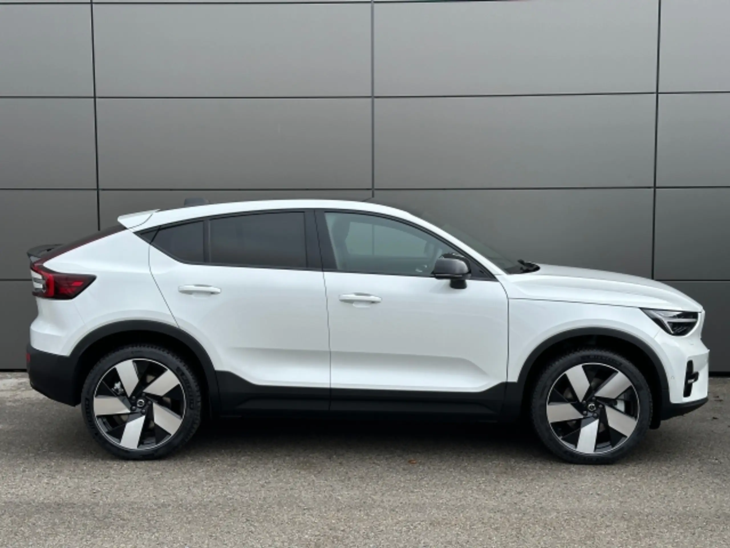 Volvo - C40