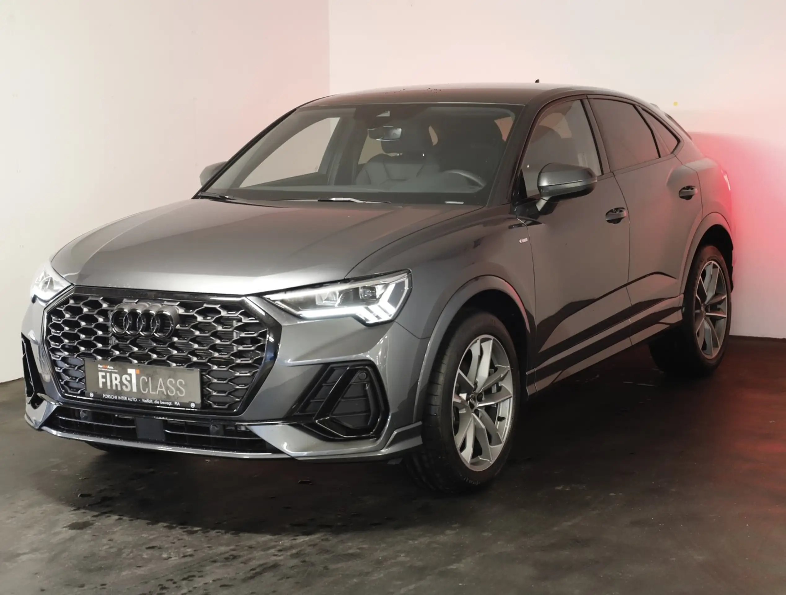 Audi - Q3