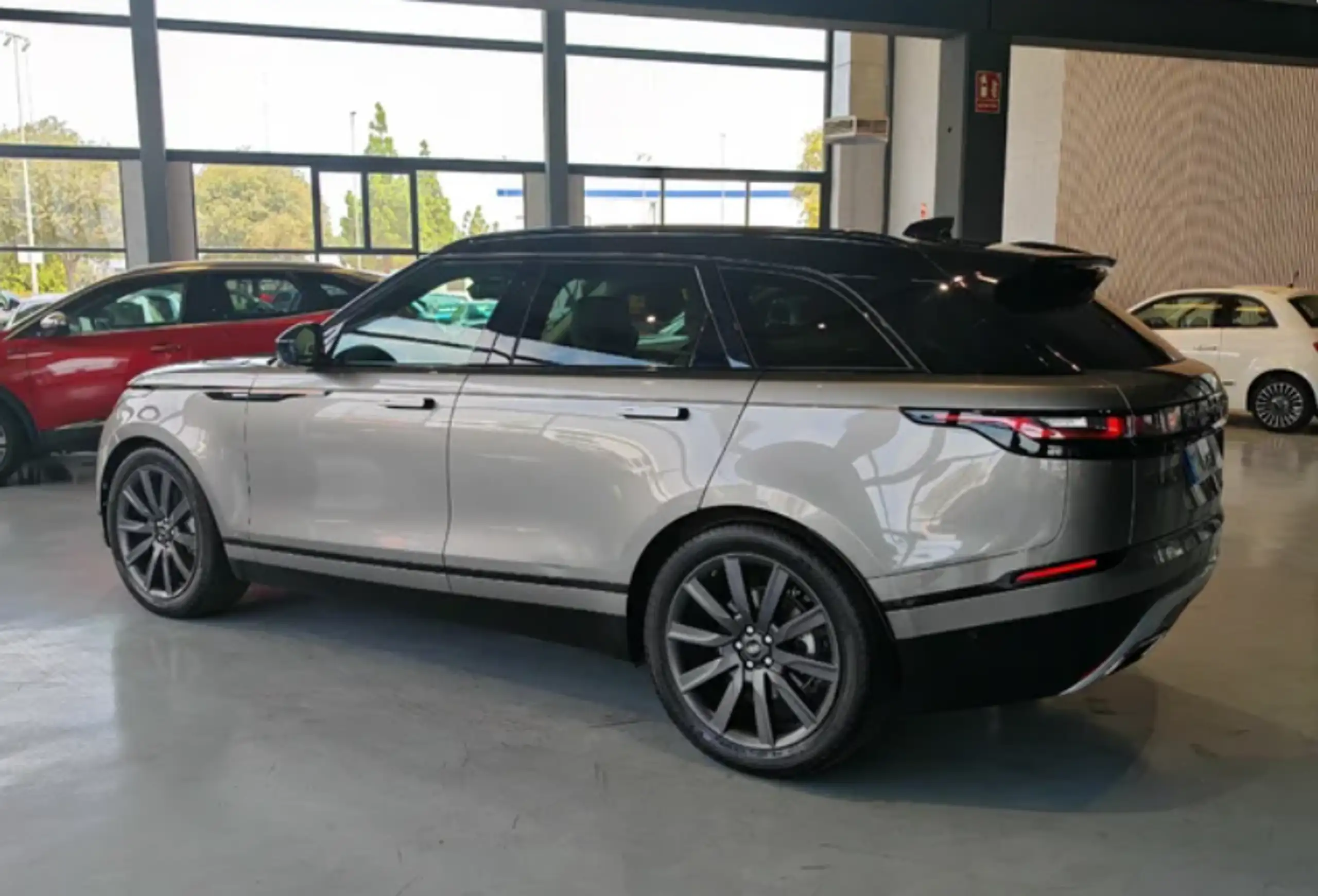 Land Rover - Range Rover Velar