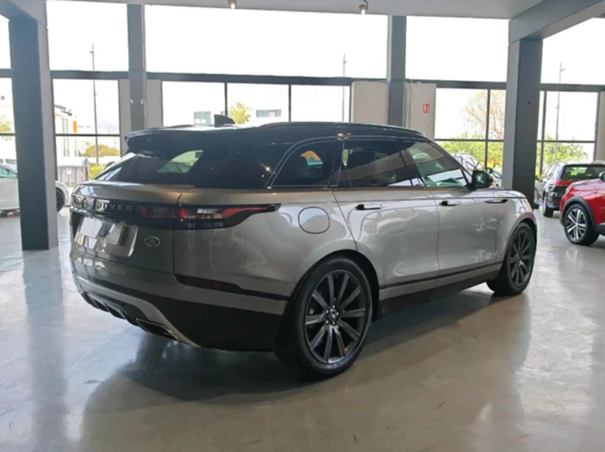 Land Rover - Range Rover Velar