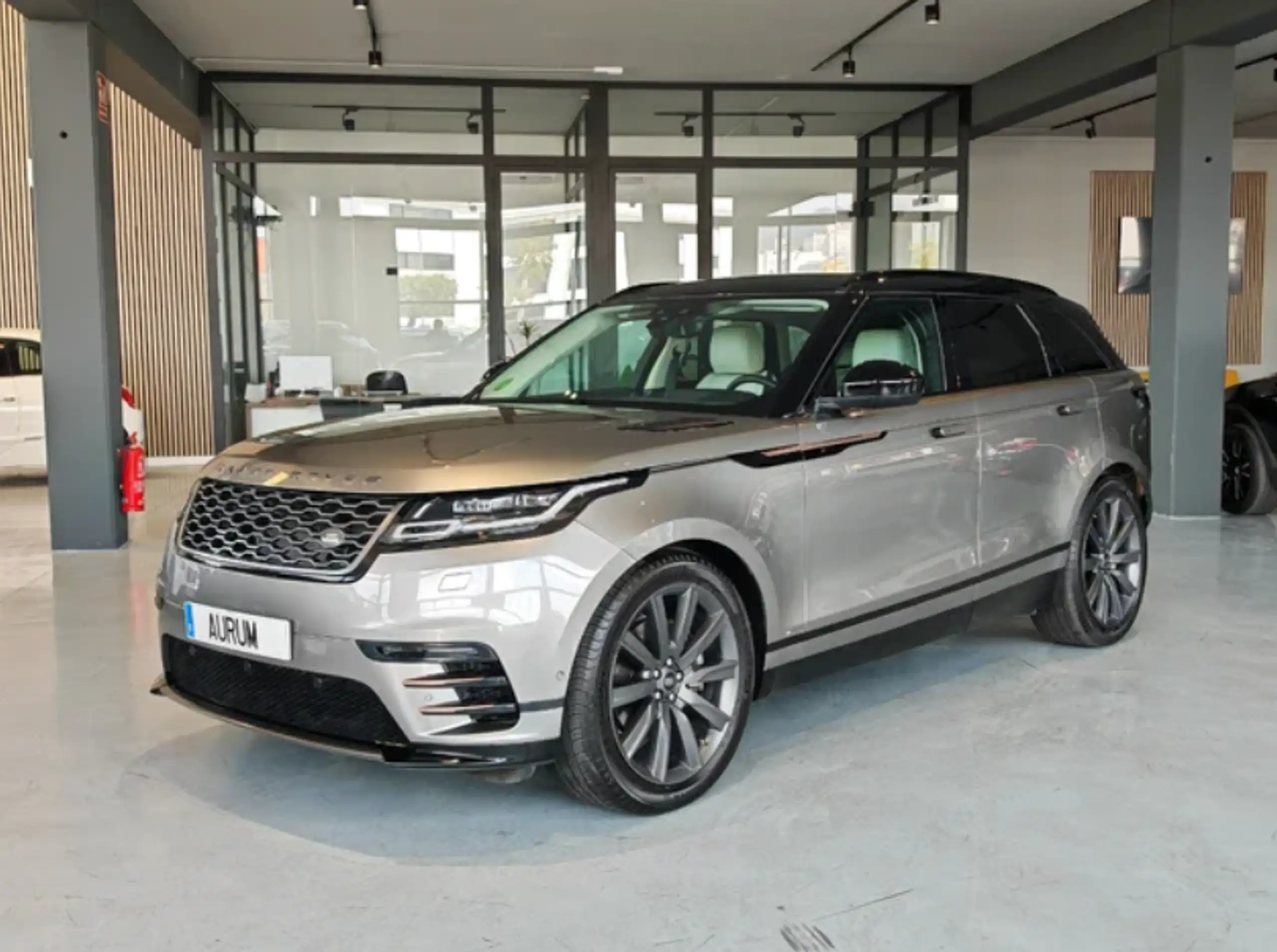 Land Rover - Range Rover Velar