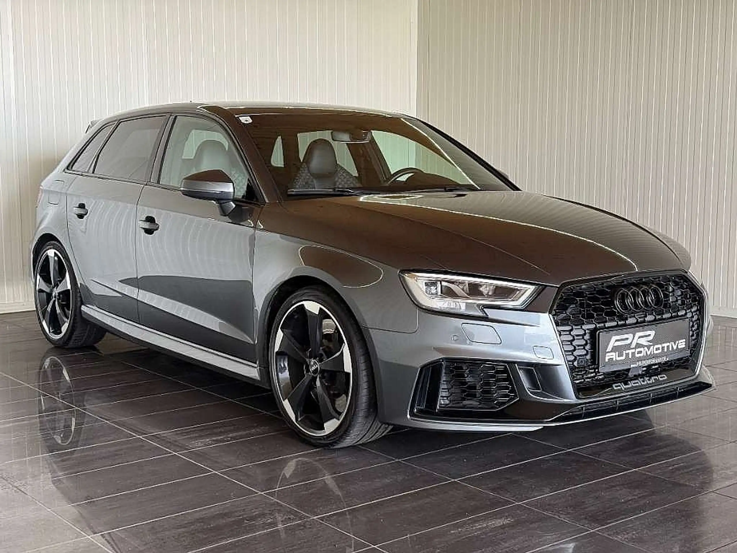 Audi - RS3