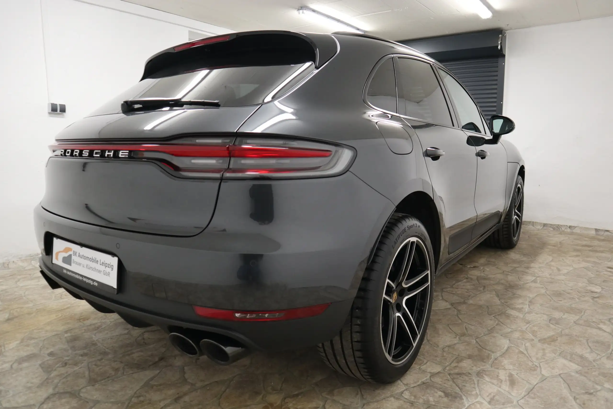 Porsche - Macan