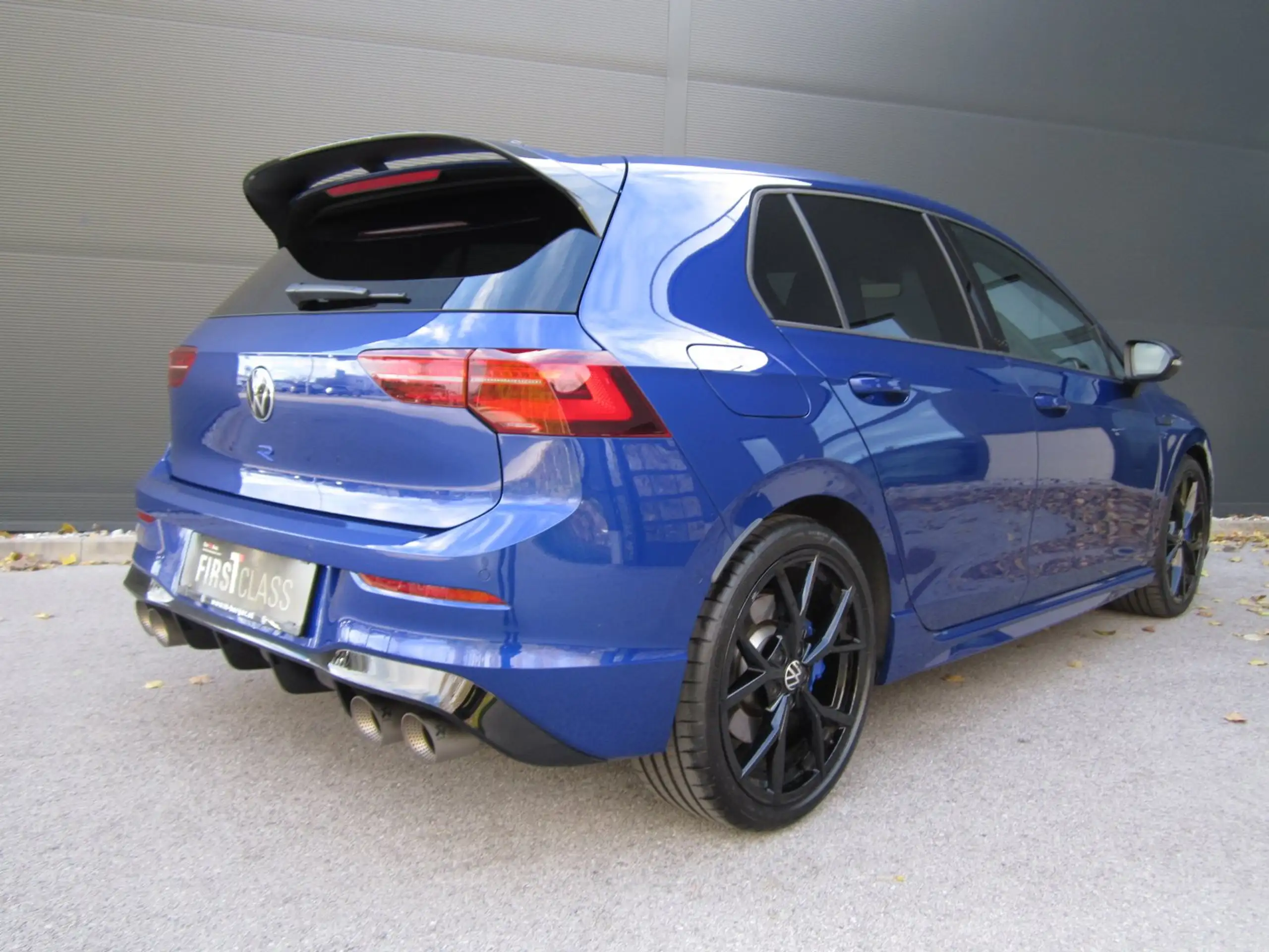 Volkswagen - Golf R